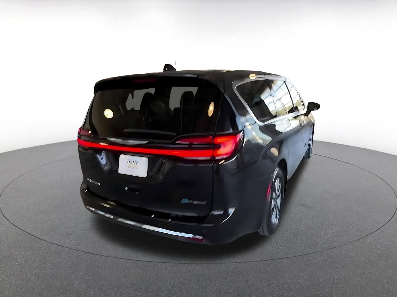 Thumbnail: 2023 Chrysler Pacifica - 20