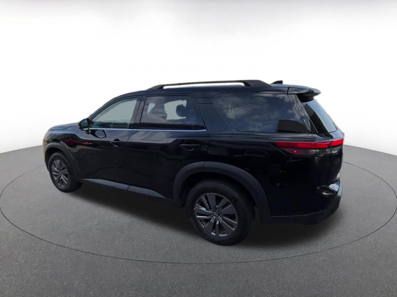 Thumbnail: 2025 Nissan Pathfinder - 16