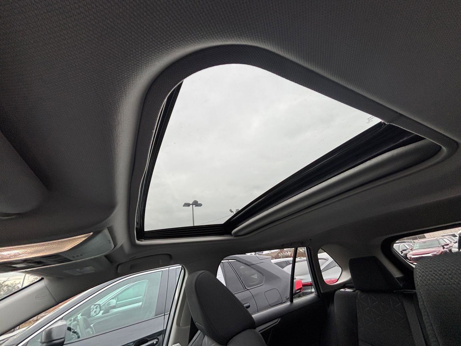 Thumbnail: 2025 Toyota RAV4 - 27