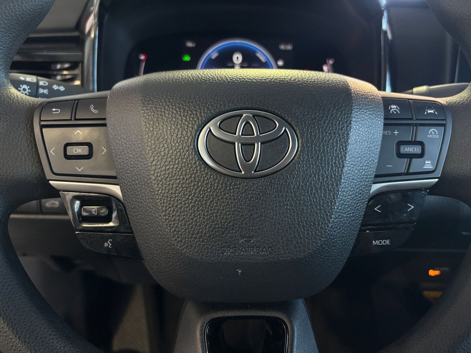 Thumbnail: 2025 Toyota Camry - 32