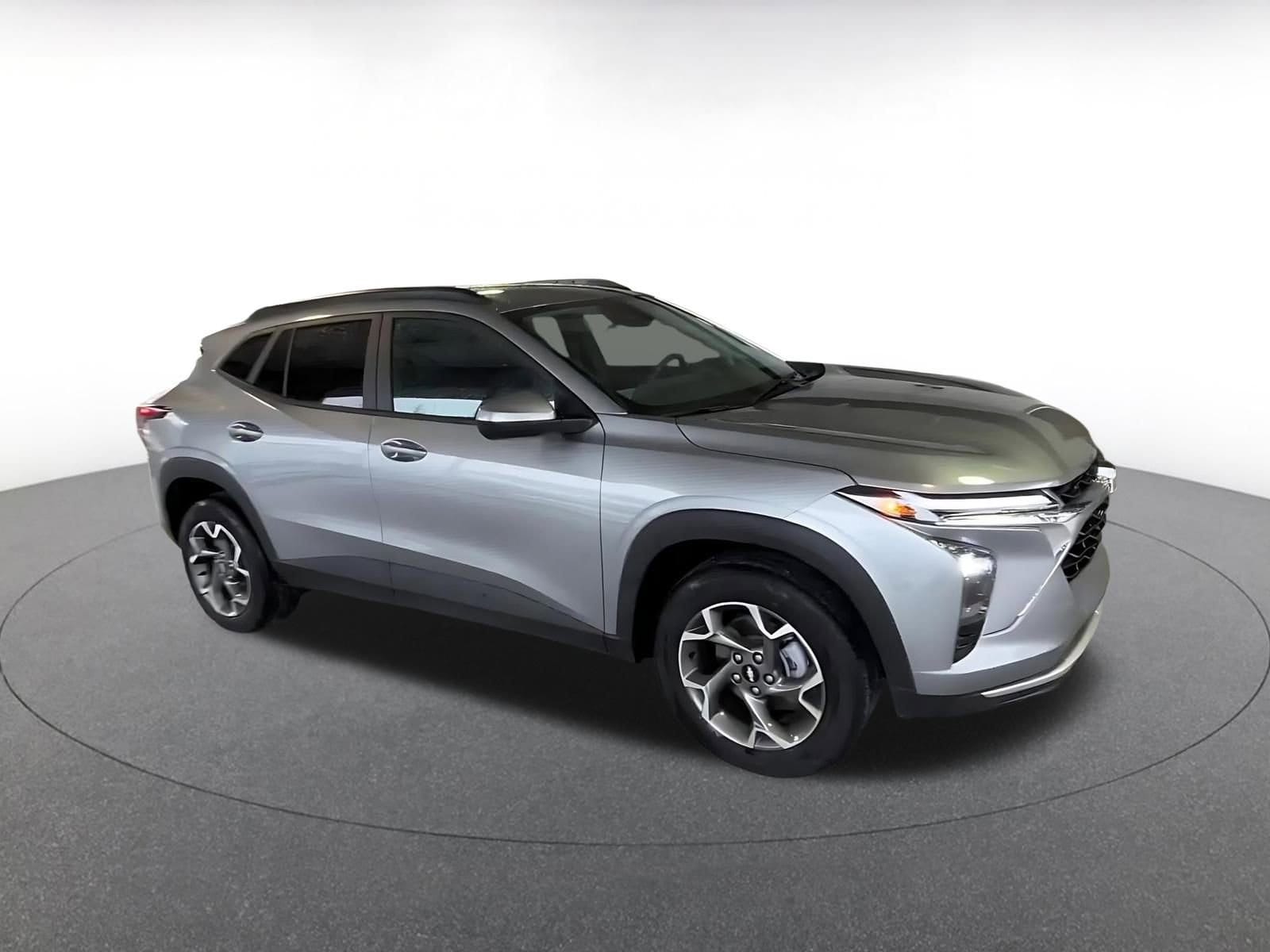 Thumbnail: 2025 Chevrolet Trax - 2