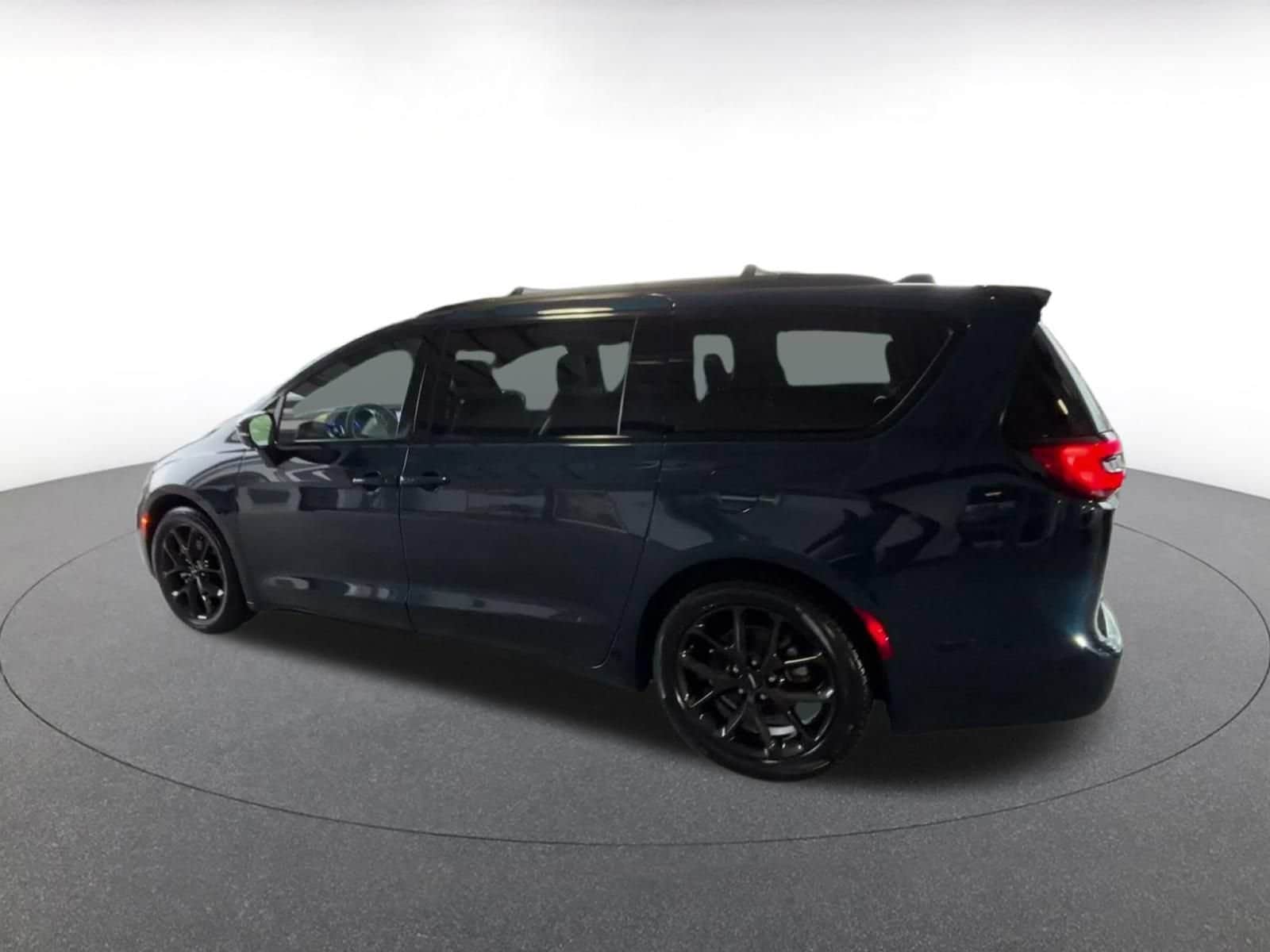 Thumbnail: 2025 Chrysler Pacifica - 9