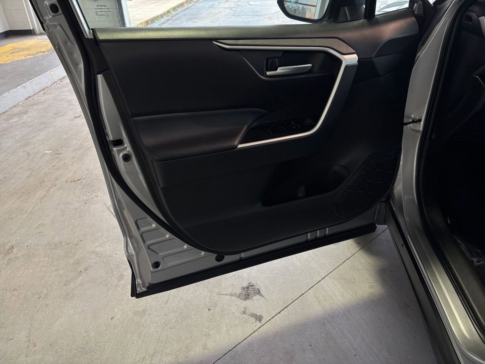 Thumbnail: 2025 Toyota RAV4 - 21