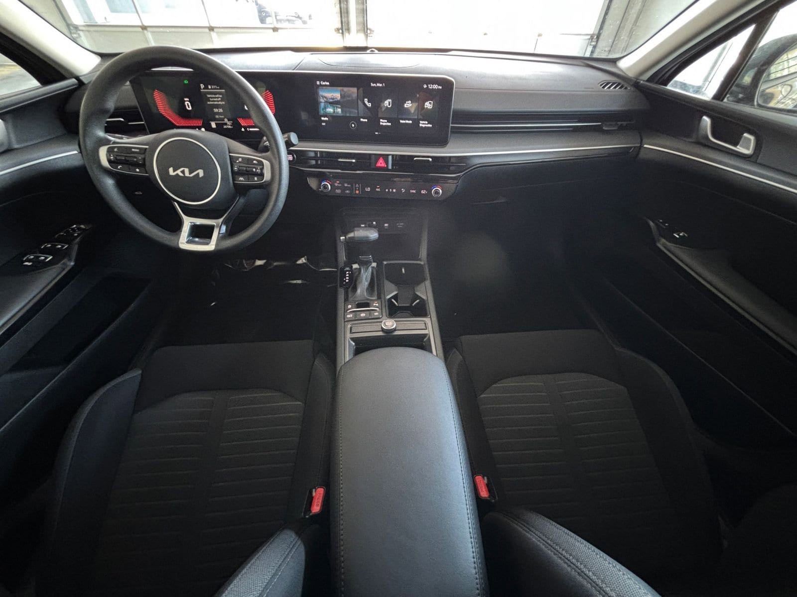 Thumbnail: 2025 Kia K5 - 33