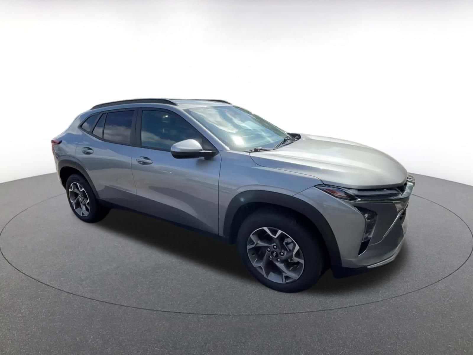 Thumbnail: 2025 Chevrolet Trax - 2