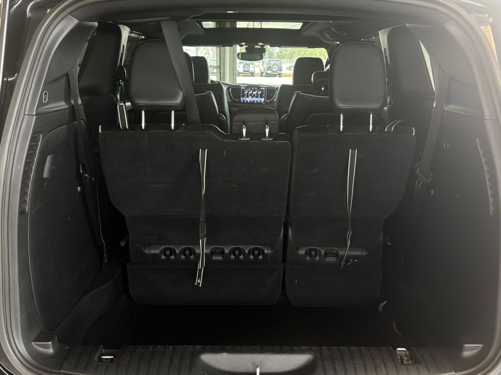 Thumbnail: 2025 Chrysler Pacifica - 34