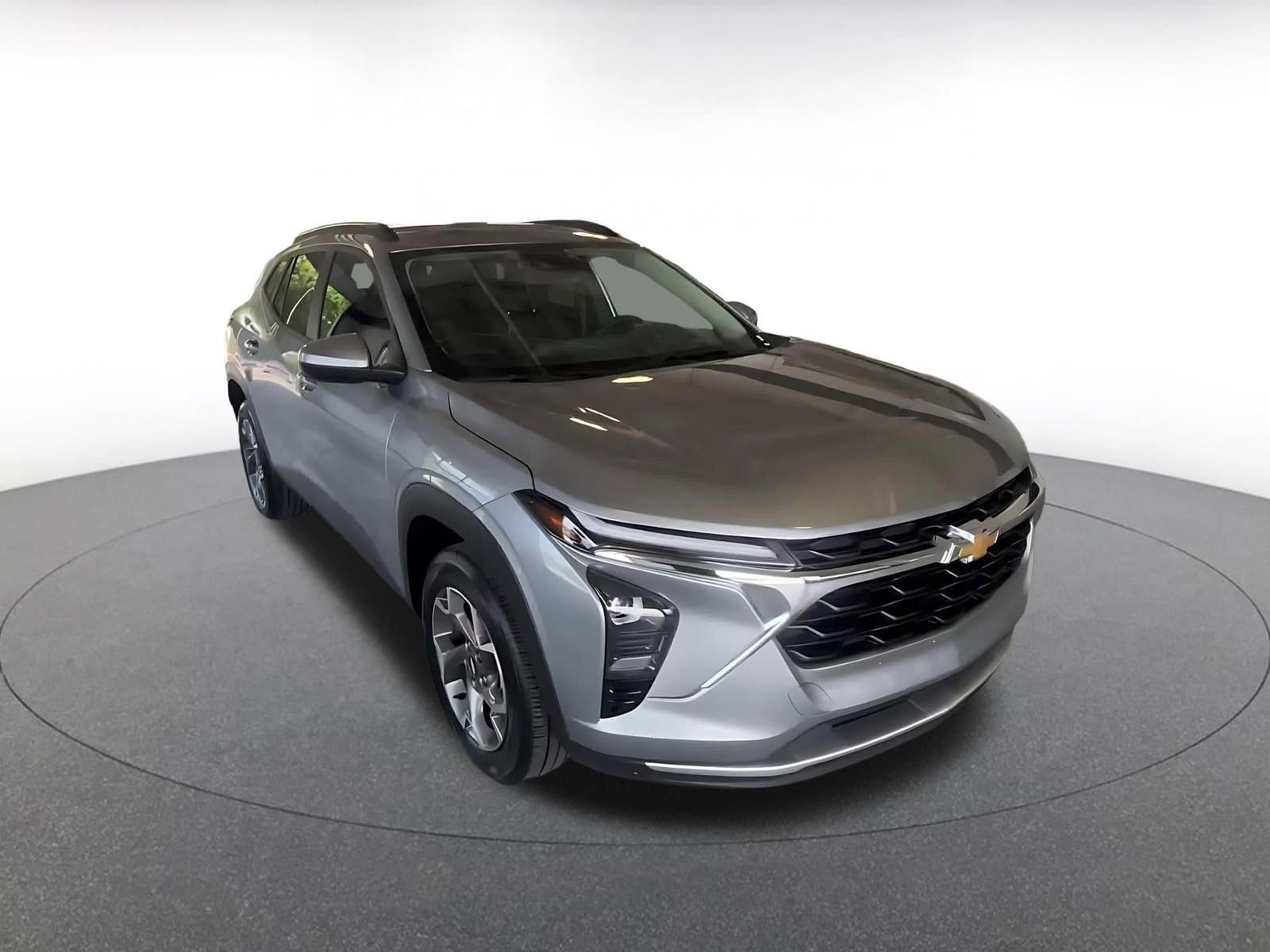 Thumbnail: 2025 Chevrolet Trax - 3