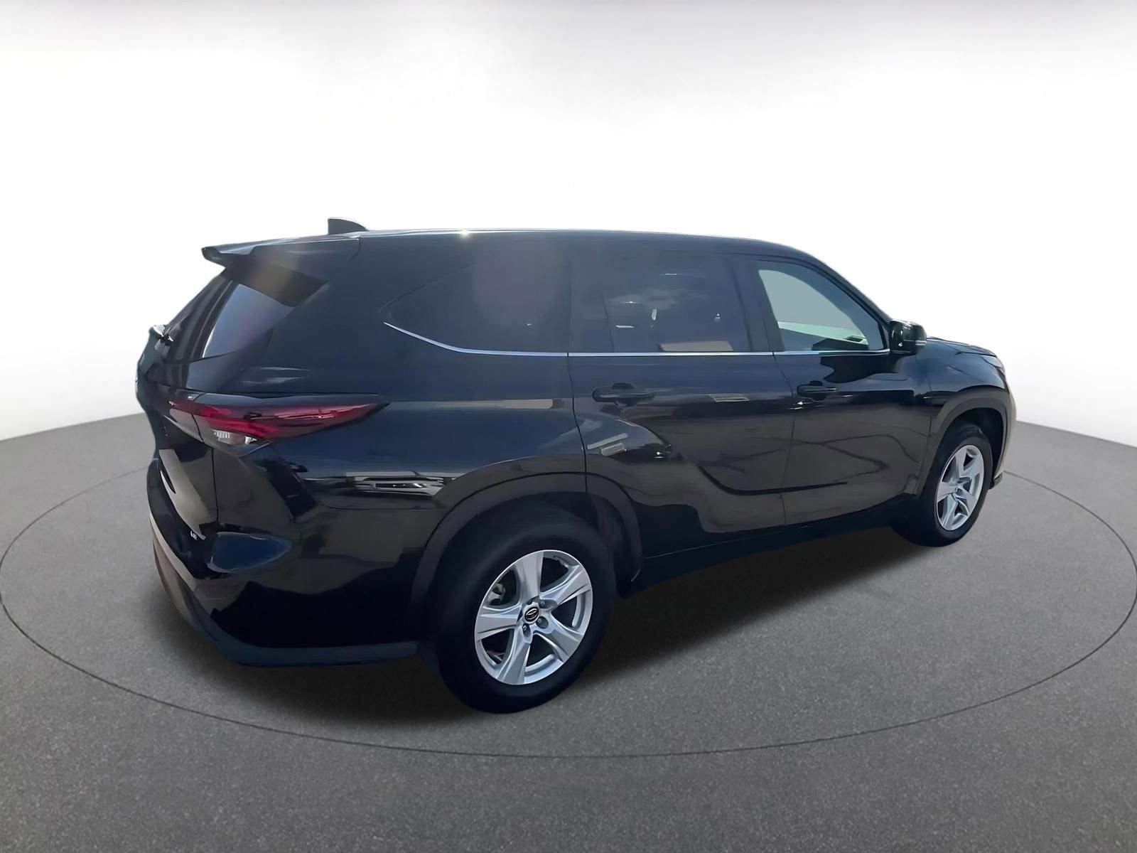 Thumbnail: 2025 Toyota Highlander - 15