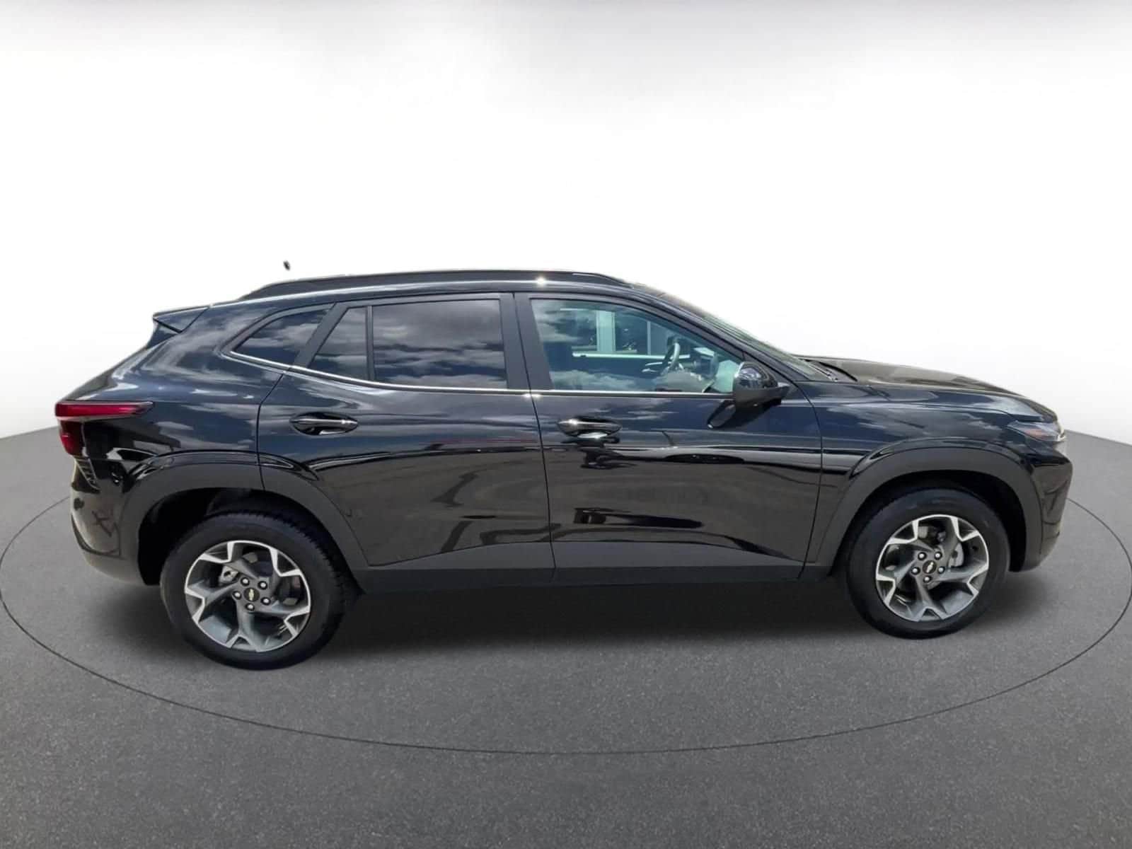 Thumbnail: 2025 Chevrolet Trax - 16