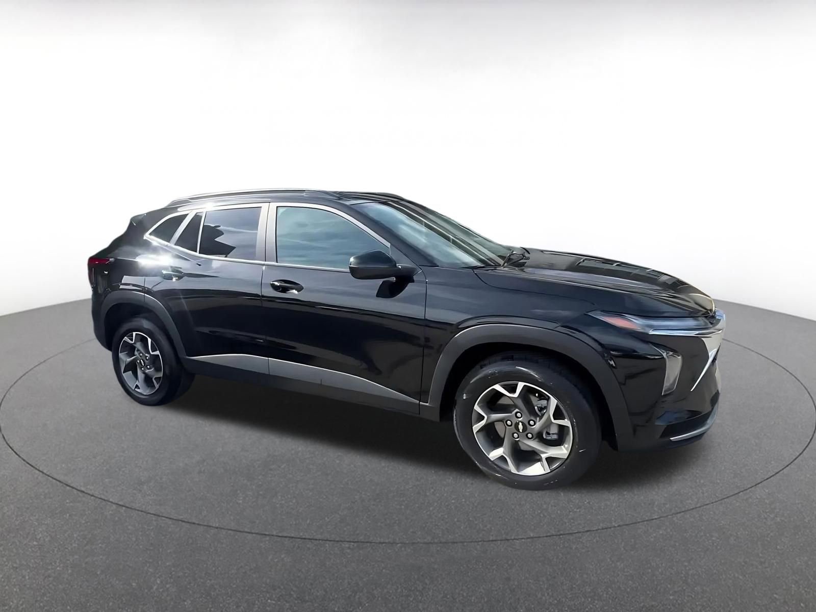 Thumbnail: 2025 Chevrolet Trax - 2