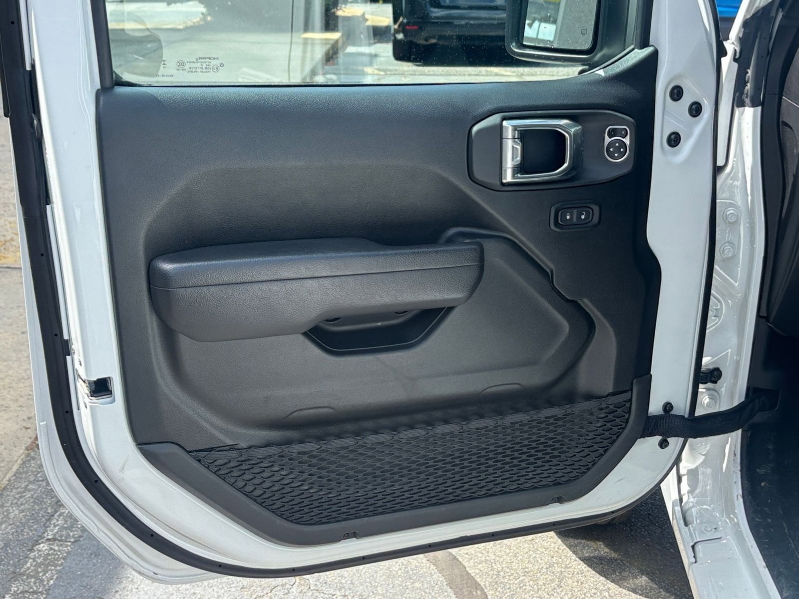 Thumbnail: 2025 Jeep Wrangler - 18