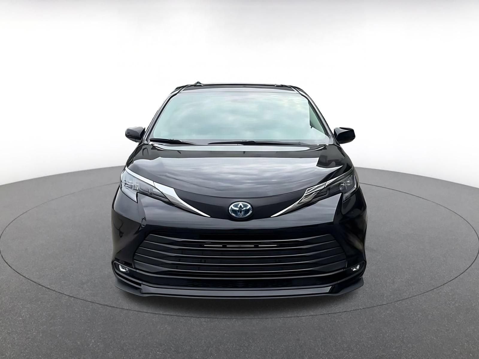 Thumbnail: 2025 Toyota Sienna - 4