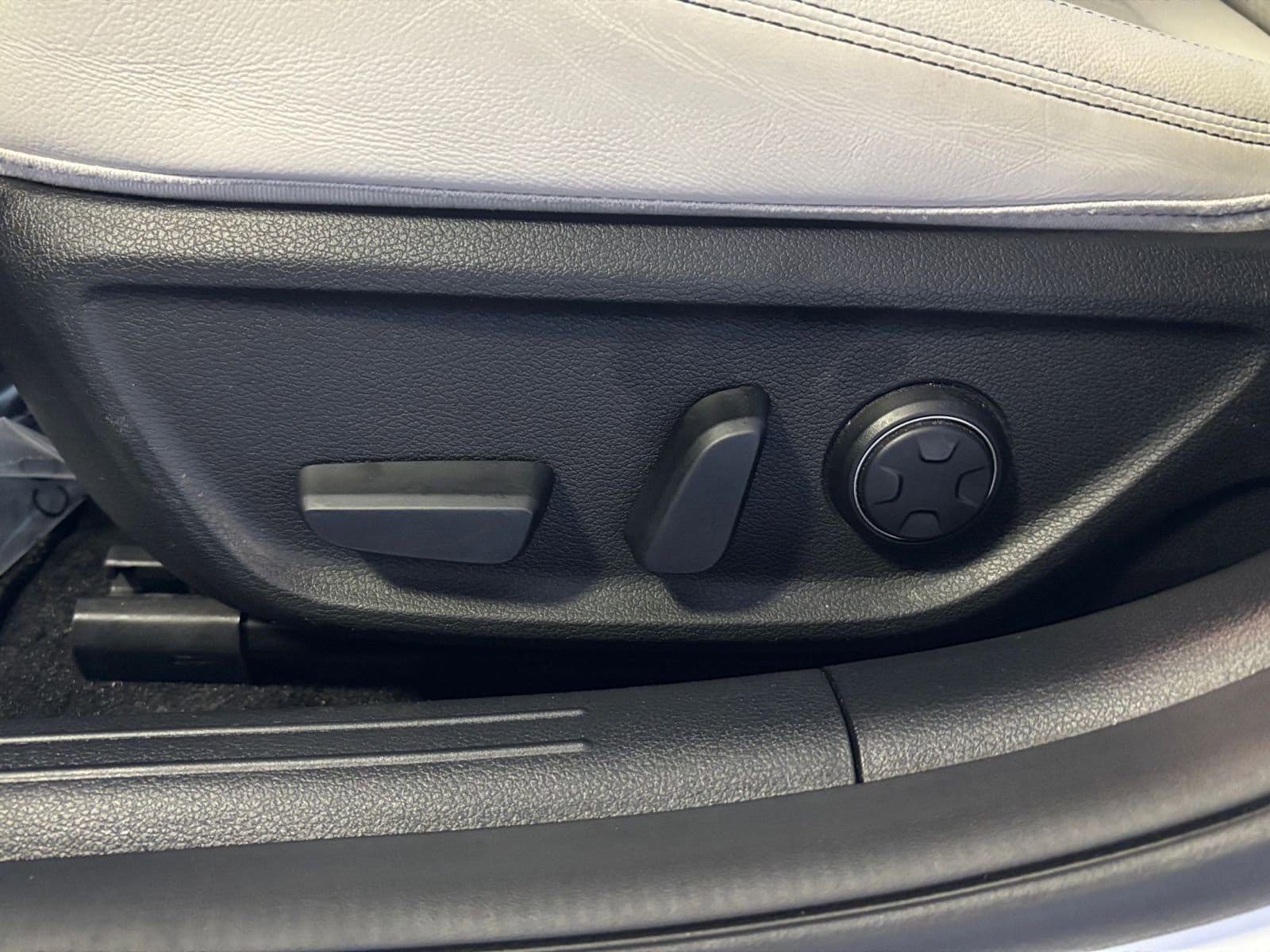 Thumbnail: 2025 Genesis G70 - 23