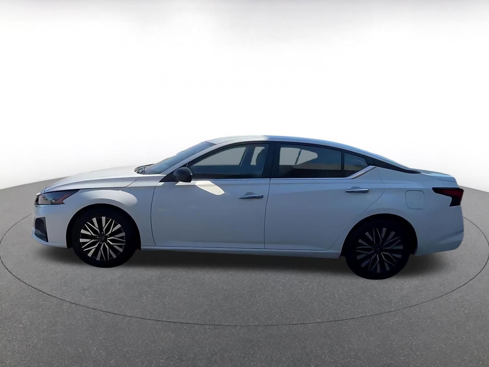 Thumbnail: 2025 Nissan Altima - 8
