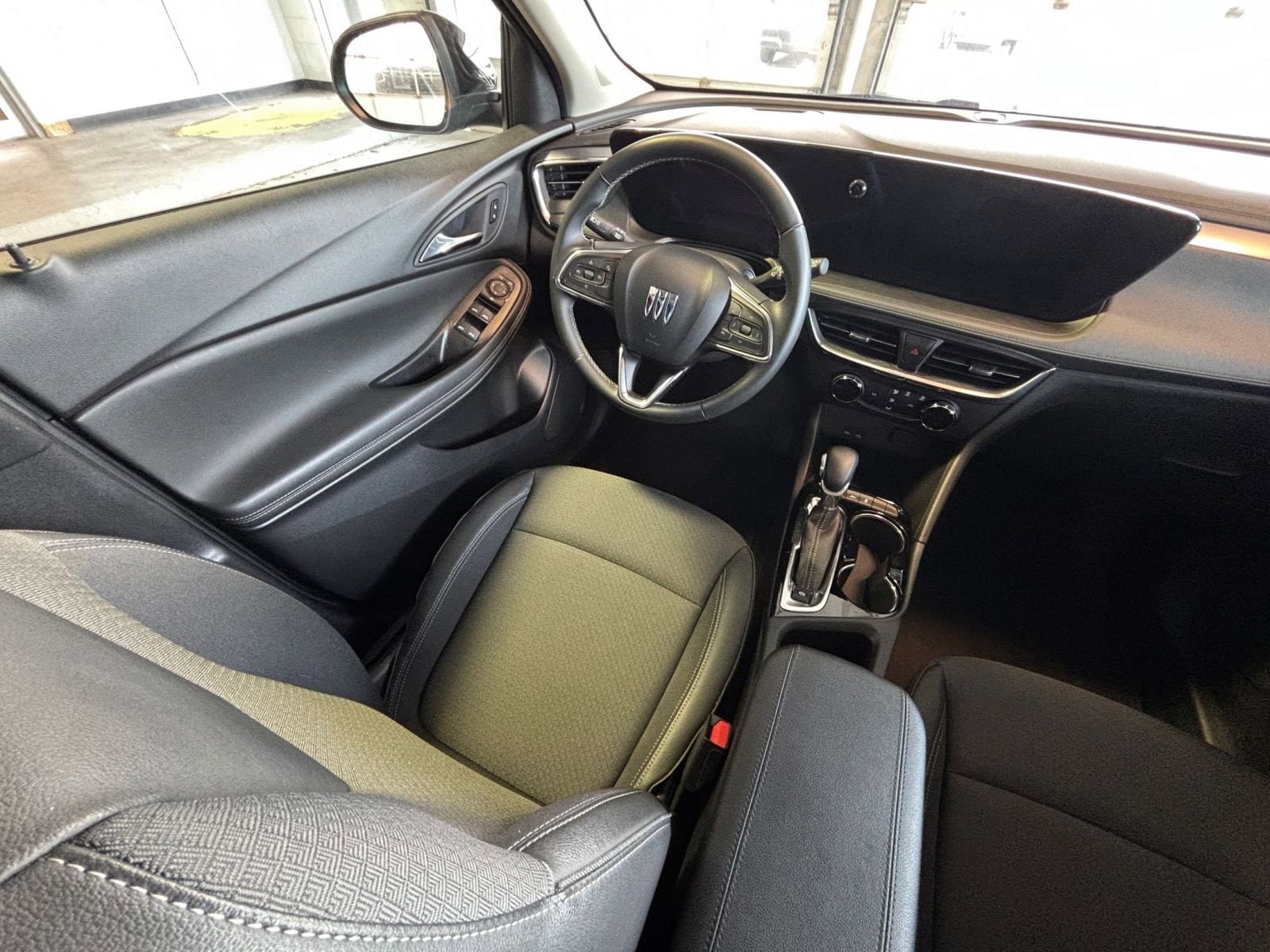 Thumbnail: 2025 Buick Encore GX - 32