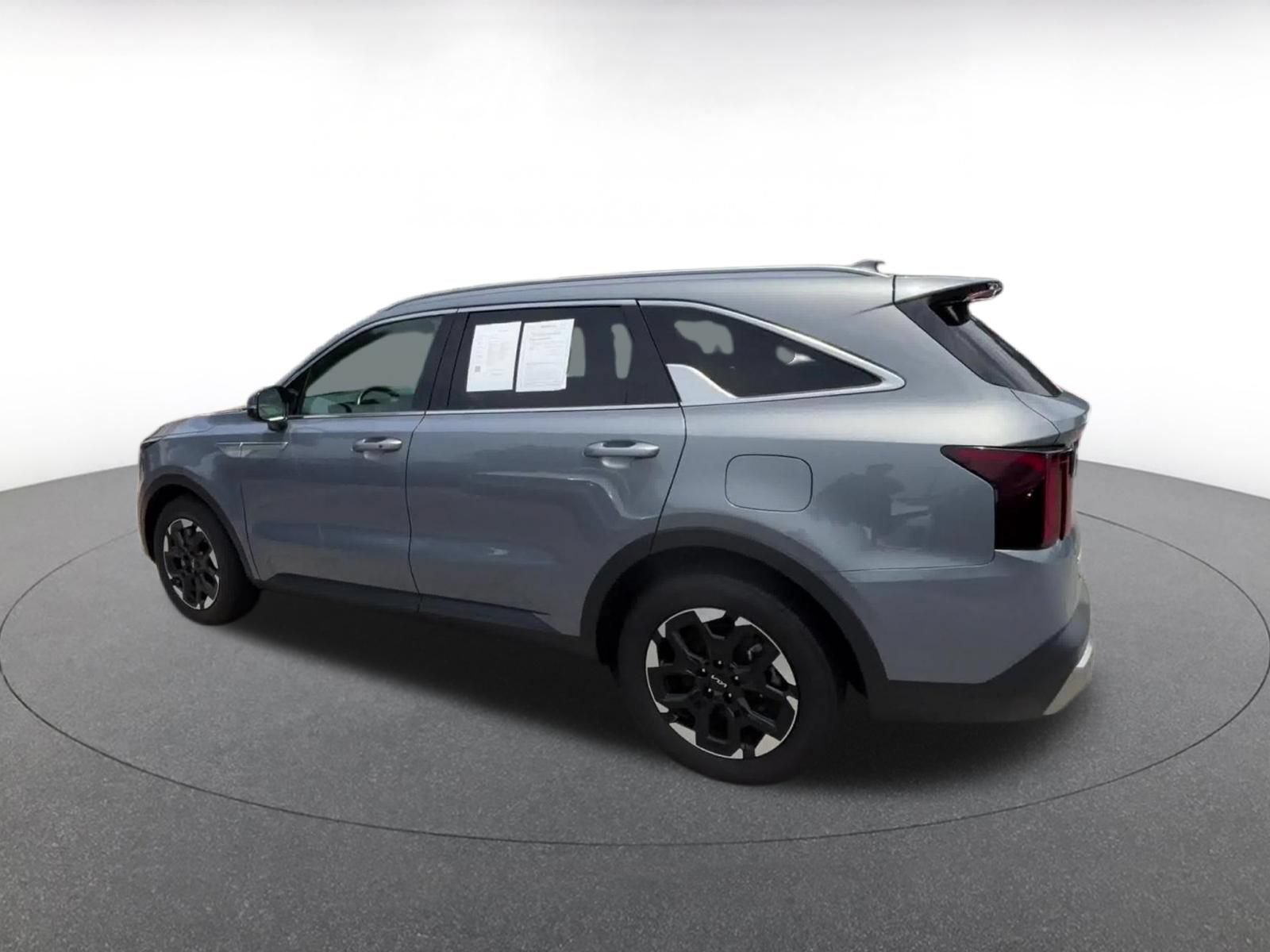 Thumbnail: 2024 Kia Sorento - 8