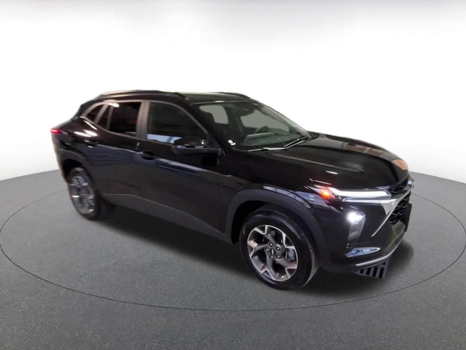 Thumbnail: 2025 Chevrolet Trax - 2