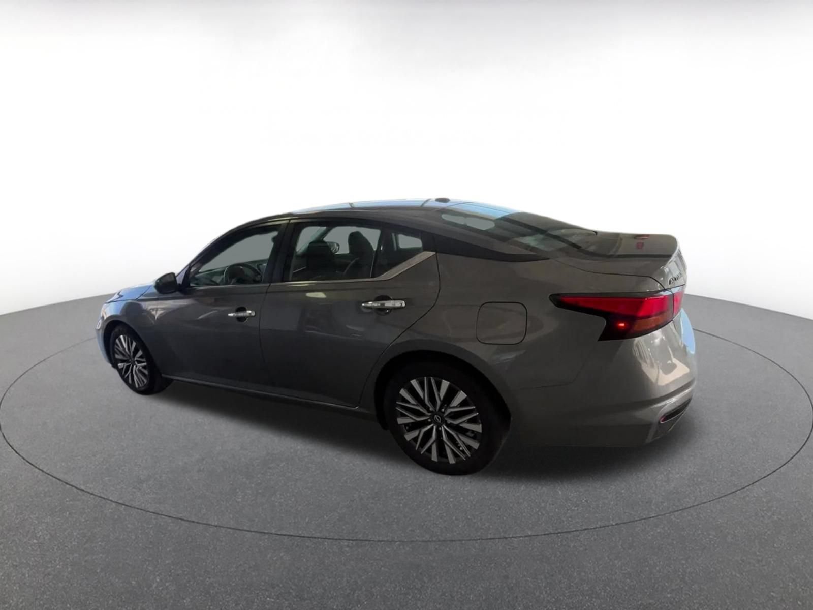 Thumbnail: 2025 Nissan Altima - 10