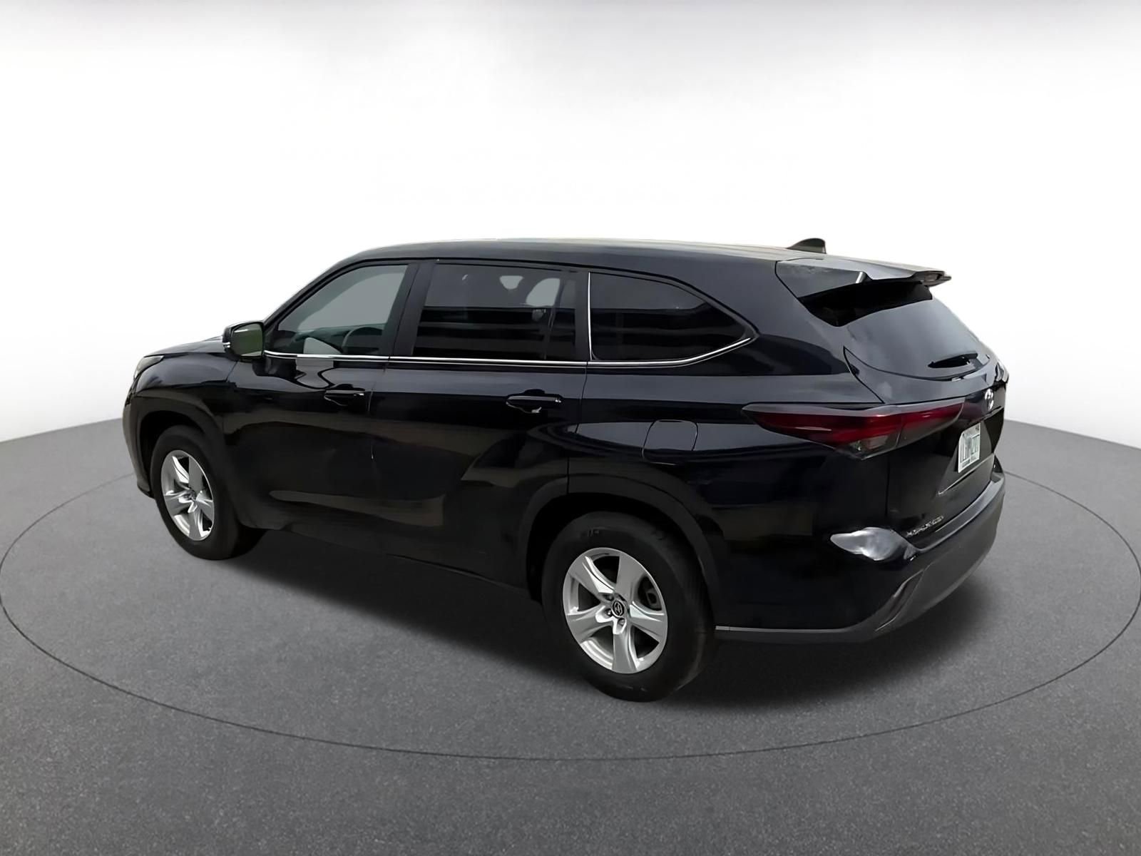 Thumbnail: 2025 Toyota Highlander - 15