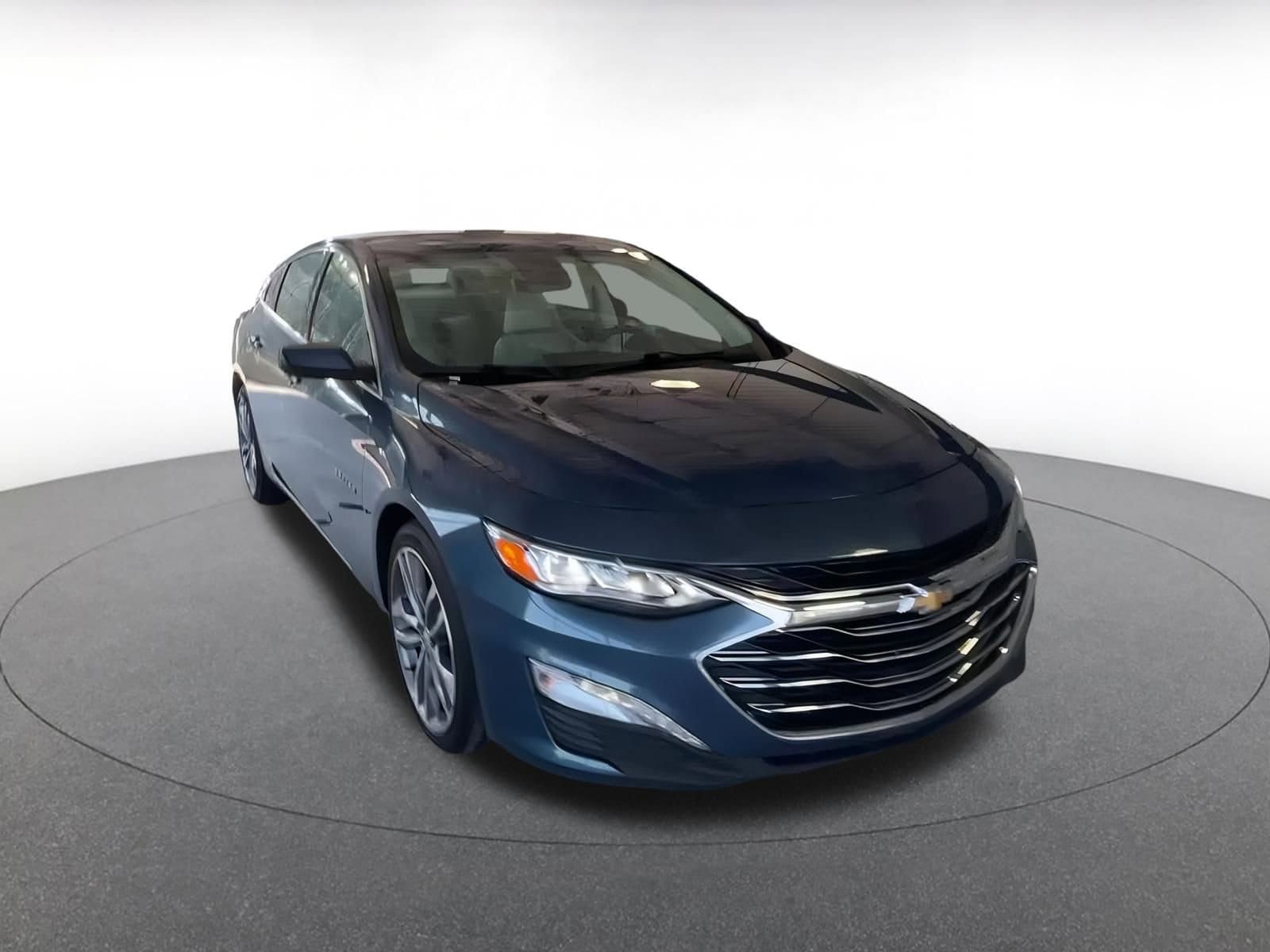 Thumbnail: 2024 Chevrolet Malibu - 3