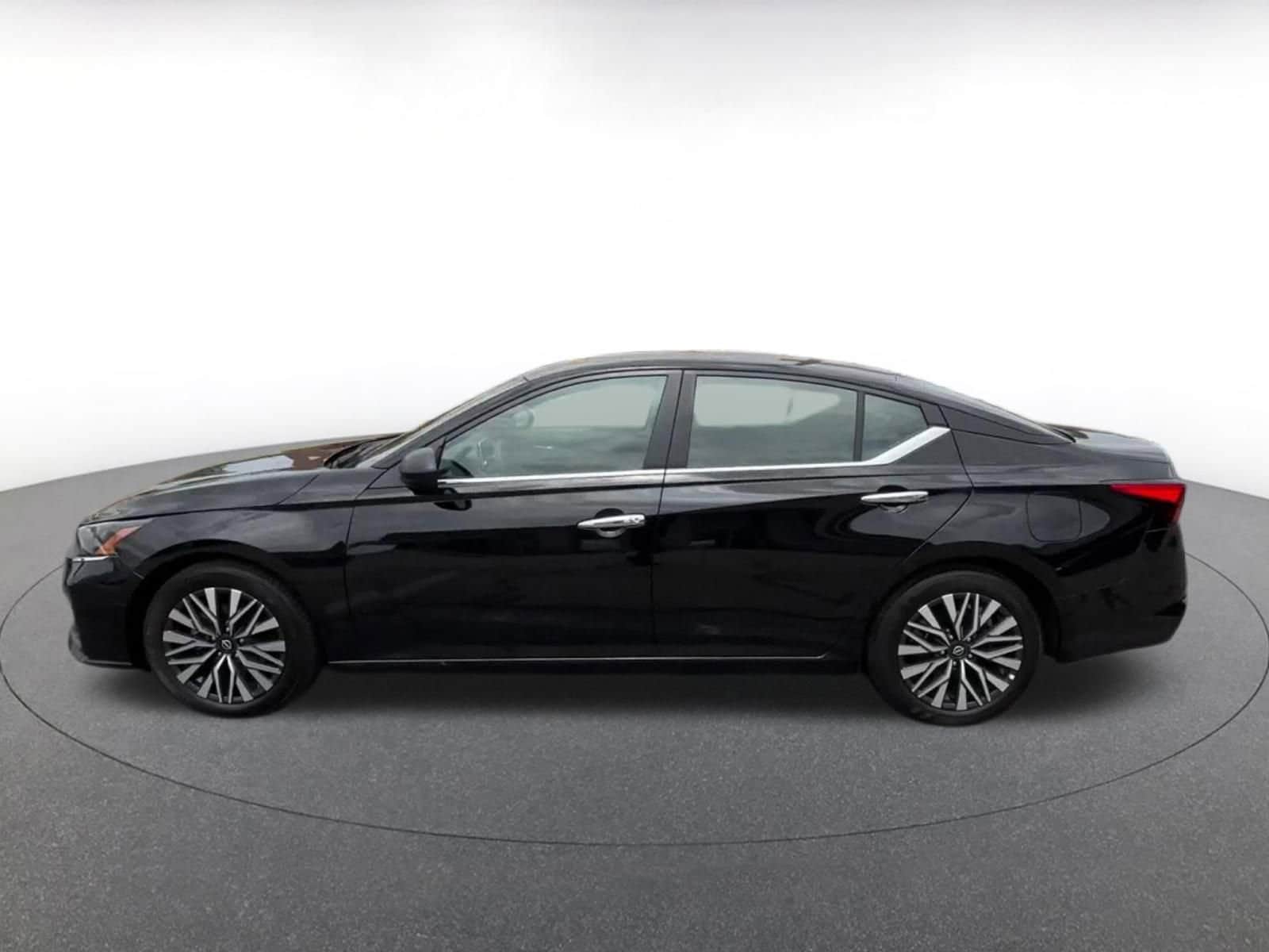 Thumbnail: 2025 Nissan Altima - 8