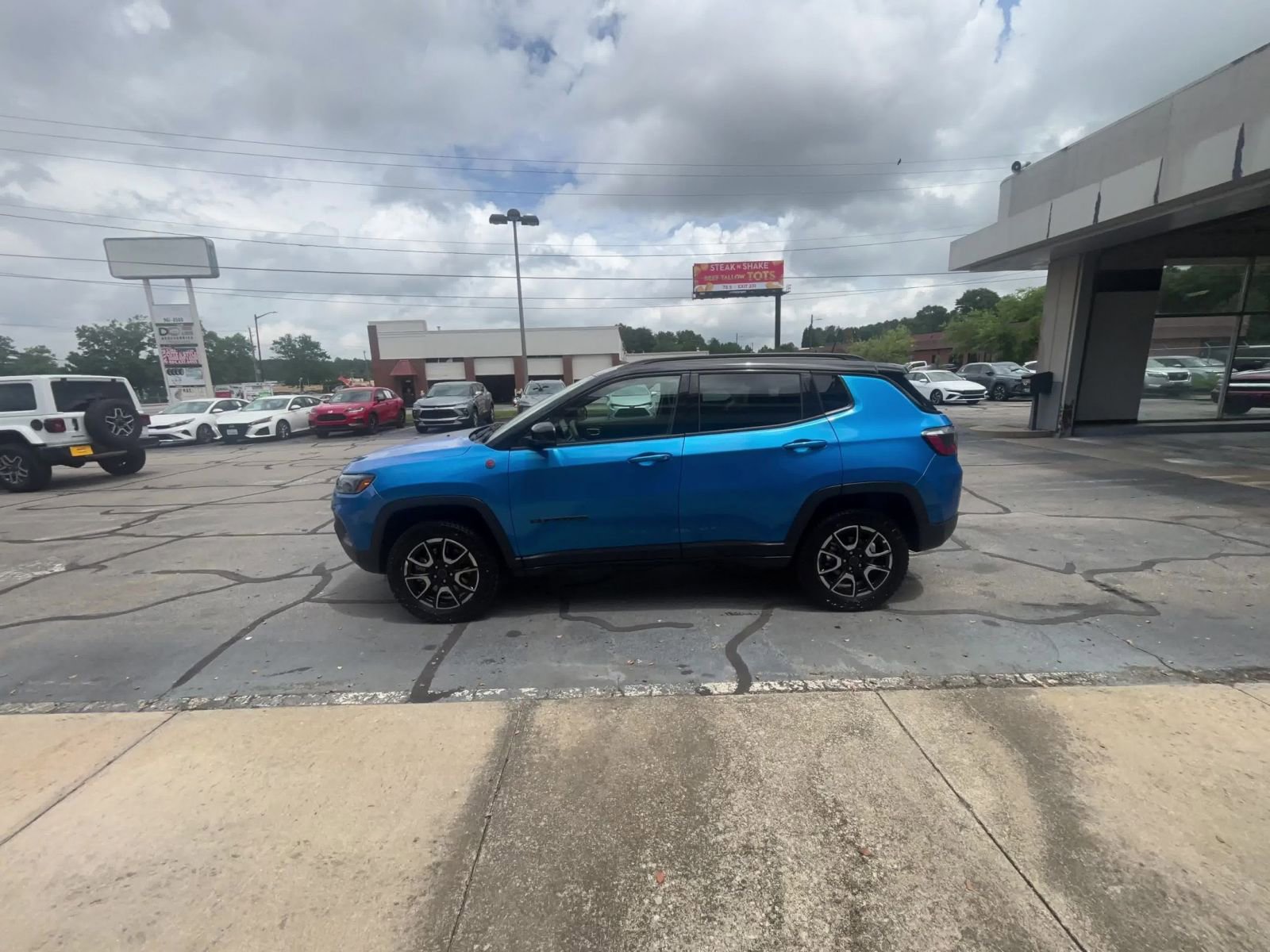 Thumbnail: 2025 Jeep Compass - 16