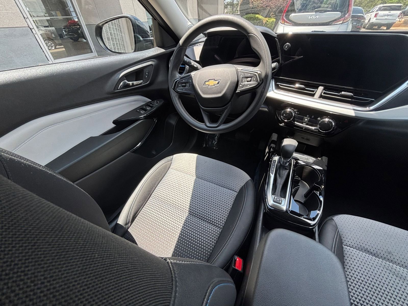 Thumbnail: 2025 Chevrolet Trax - 34