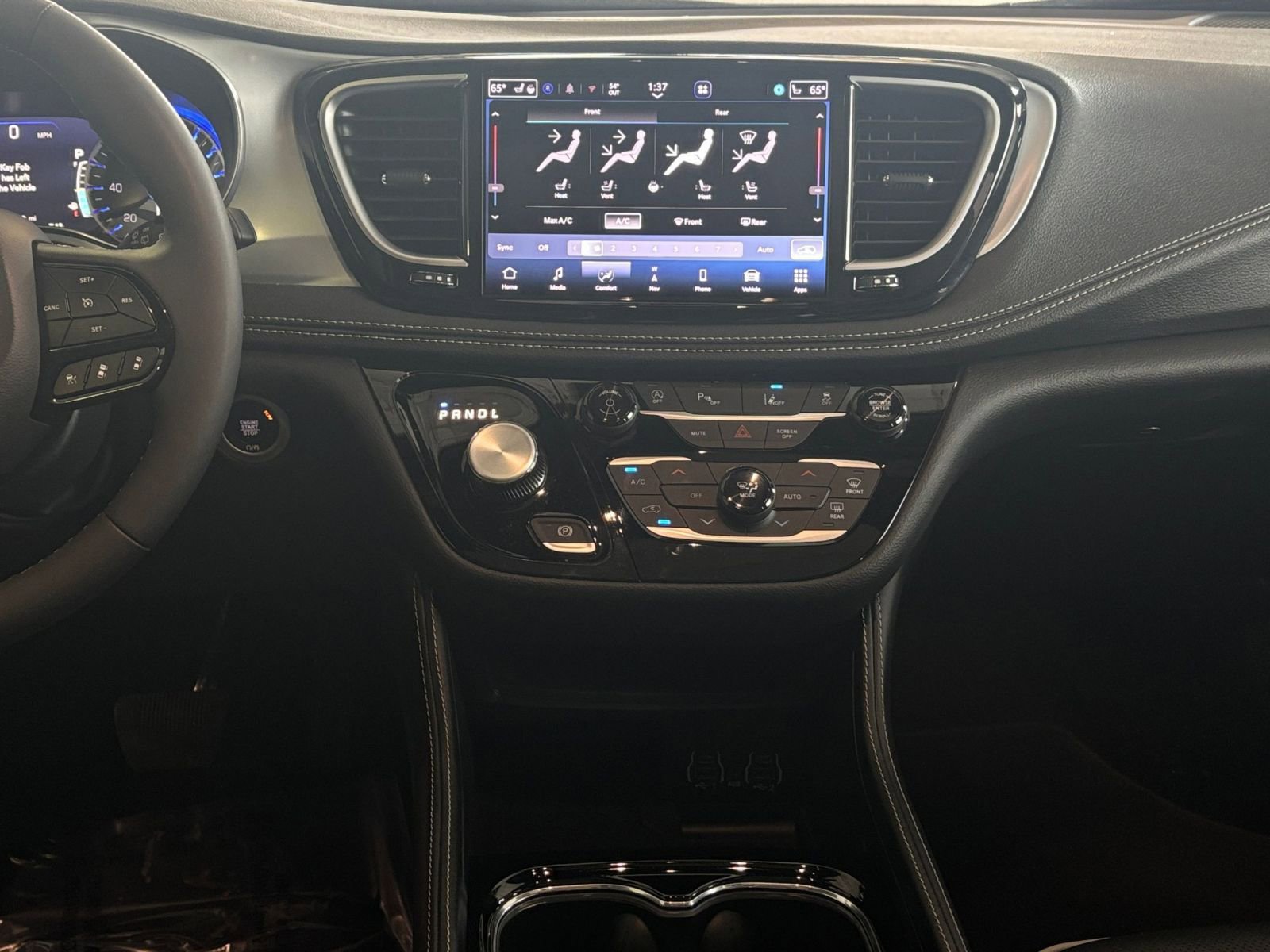 Thumbnail: 2025 Chrysler Pacifica - 18