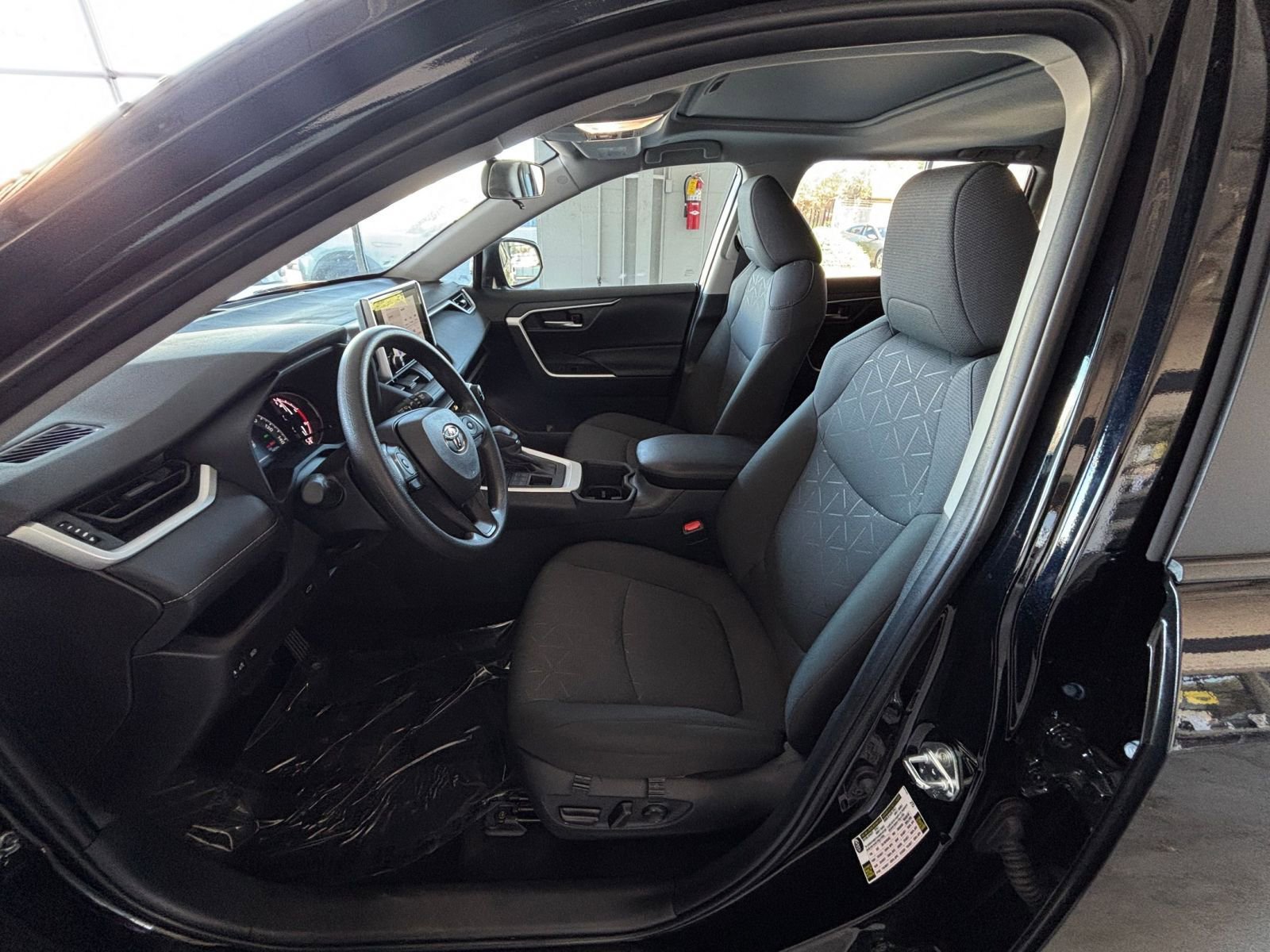 Thumbnail: 2025 Toyota RAV4 - 32