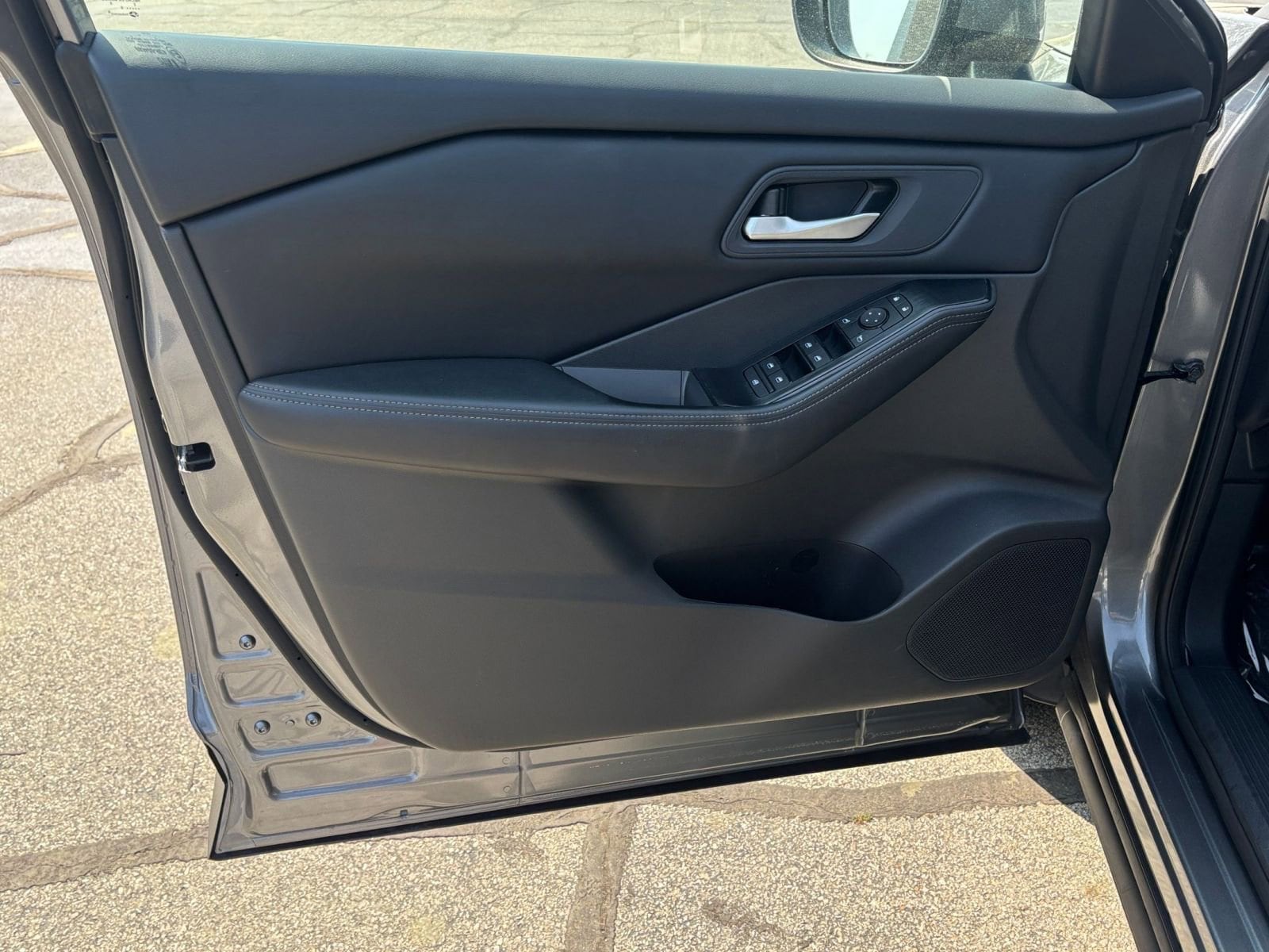 Thumbnail: 2025 Nissan Rogue - 25