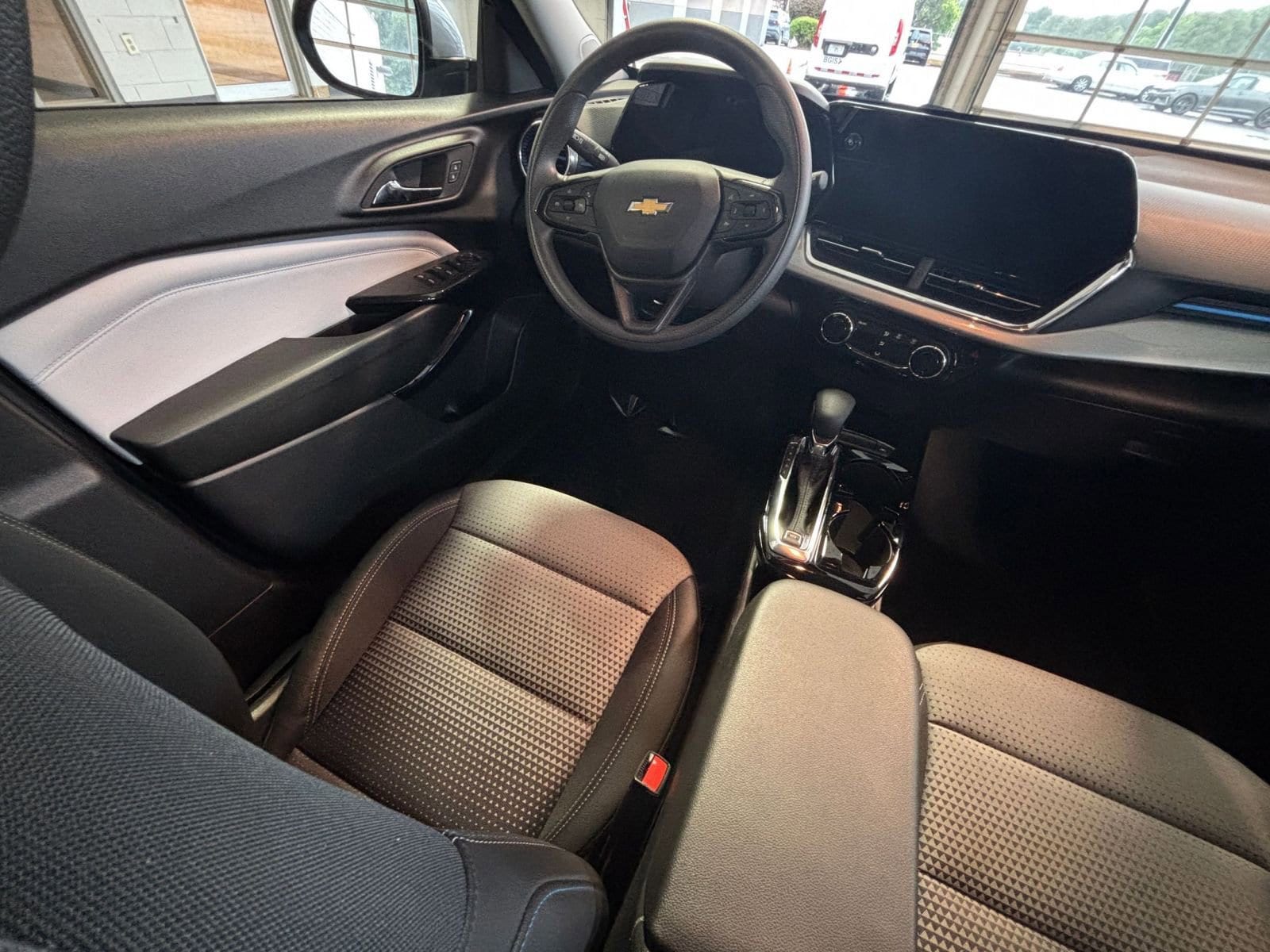 Thumbnail: 2025 Chevrolet Trax - 34