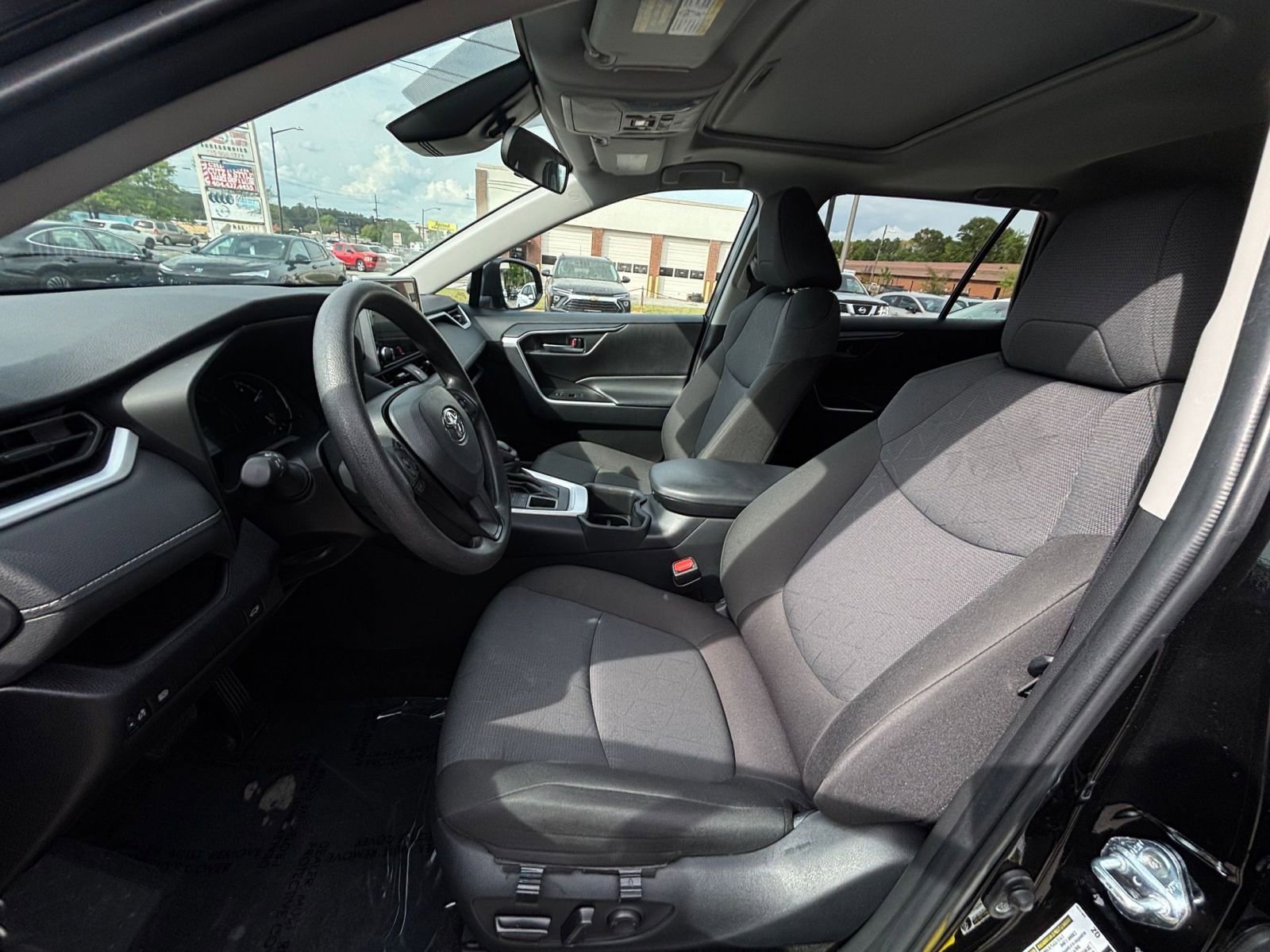 Thumbnail: 2025 Toyota RAV4 - 28