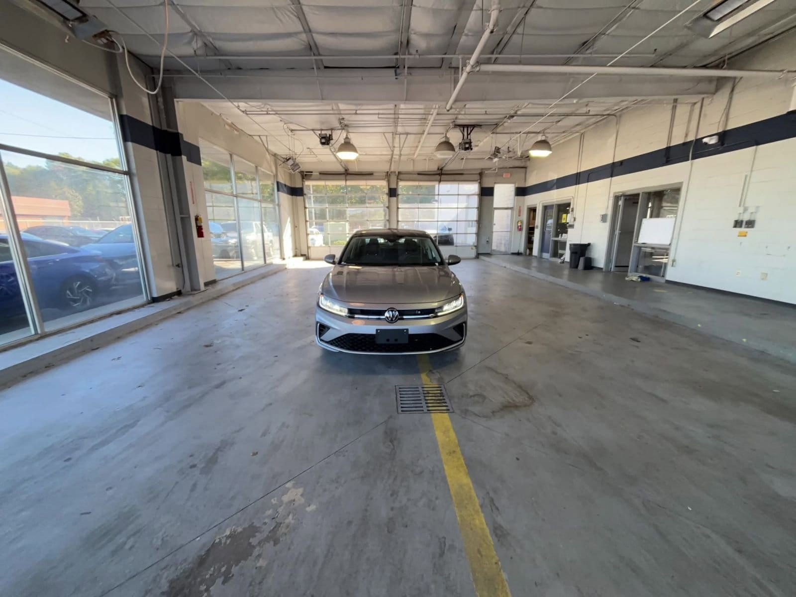 Thumbnail: 2025 Volkswagen Jetta - 16