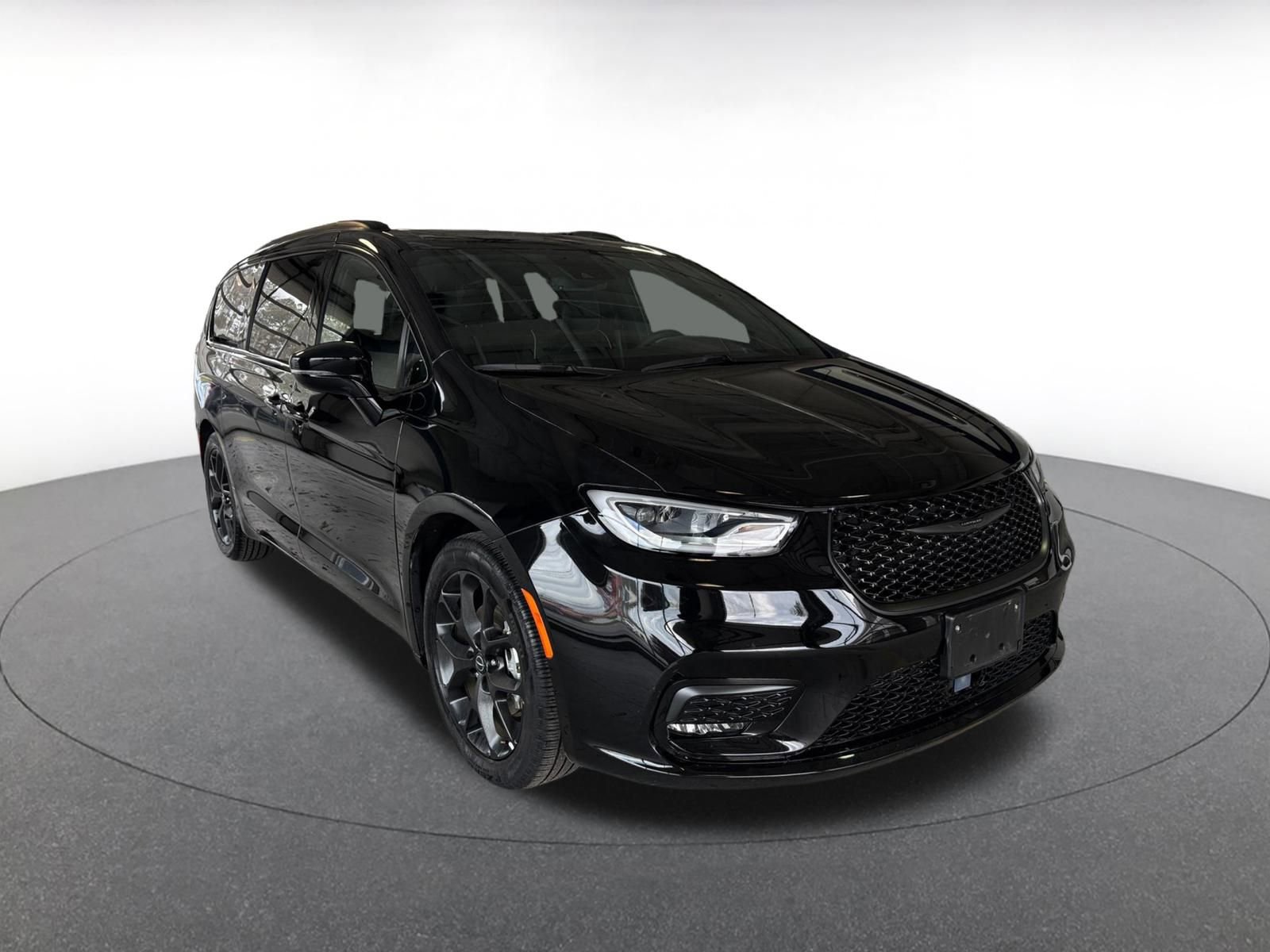 Thumbnail: 2025 Chrysler Pacifica - 1