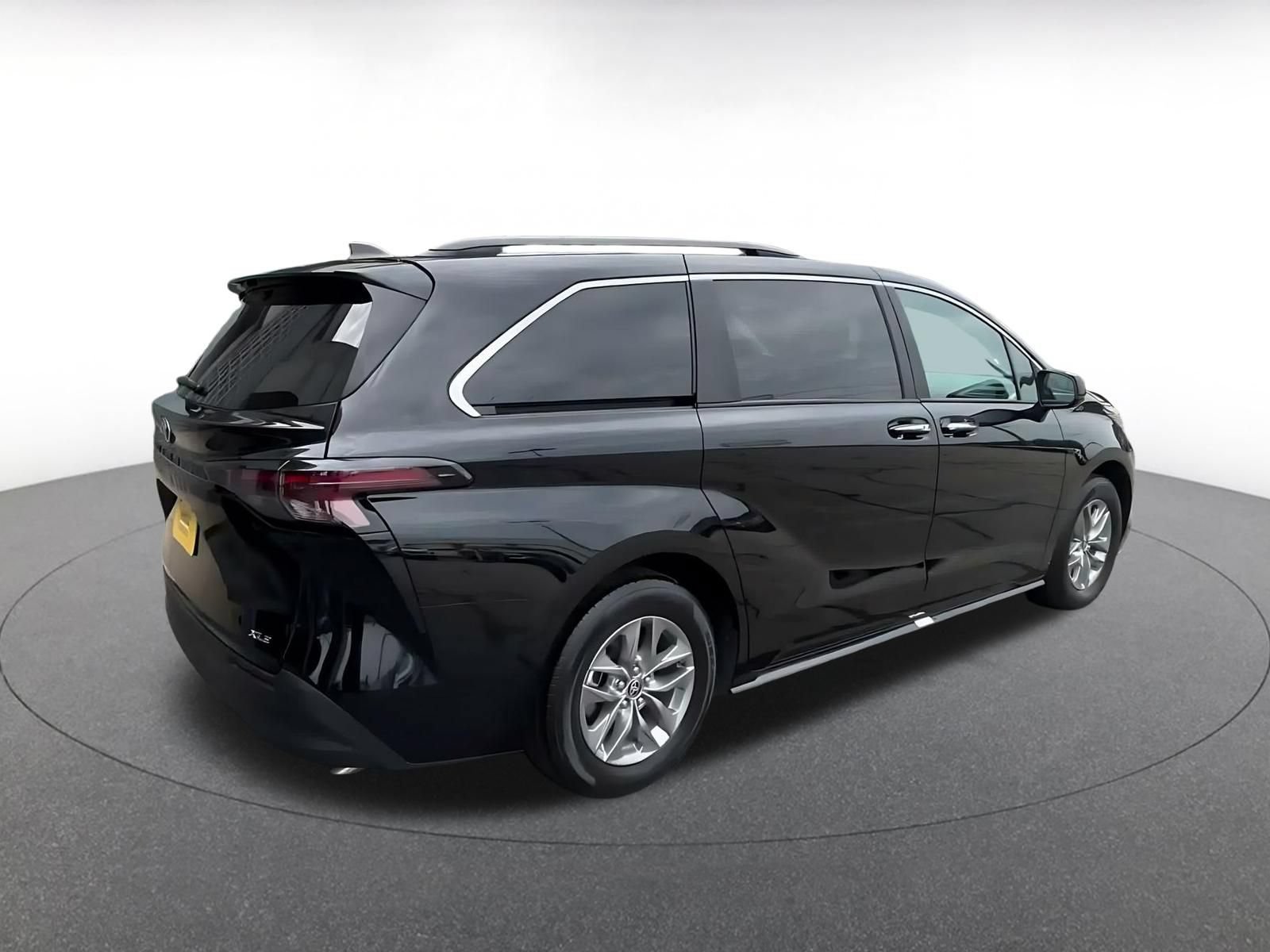 Thumbnail: 2025 Toyota Sienna - 14
