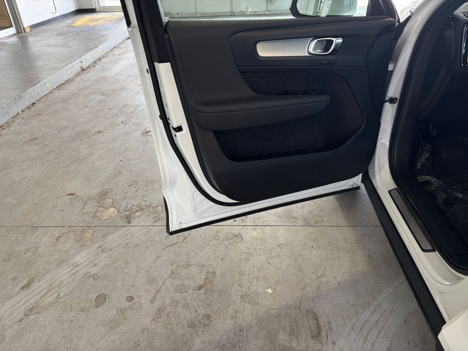 Thumbnail: 2024 Volvo XC40 - 20