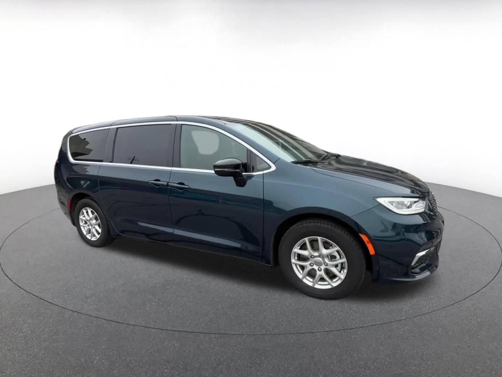 Thumbnail: 2025 Chrysler Pacifica - 2