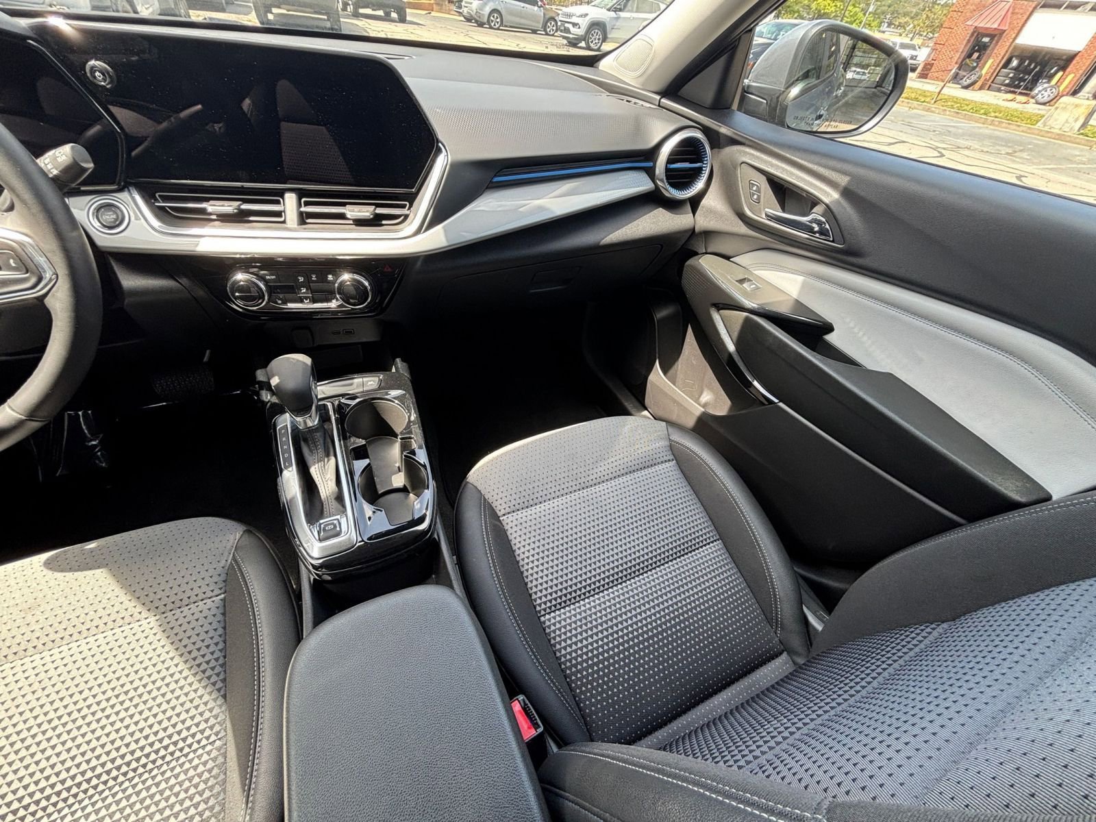 Thumbnail: 2025 Chevrolet Trax - 35