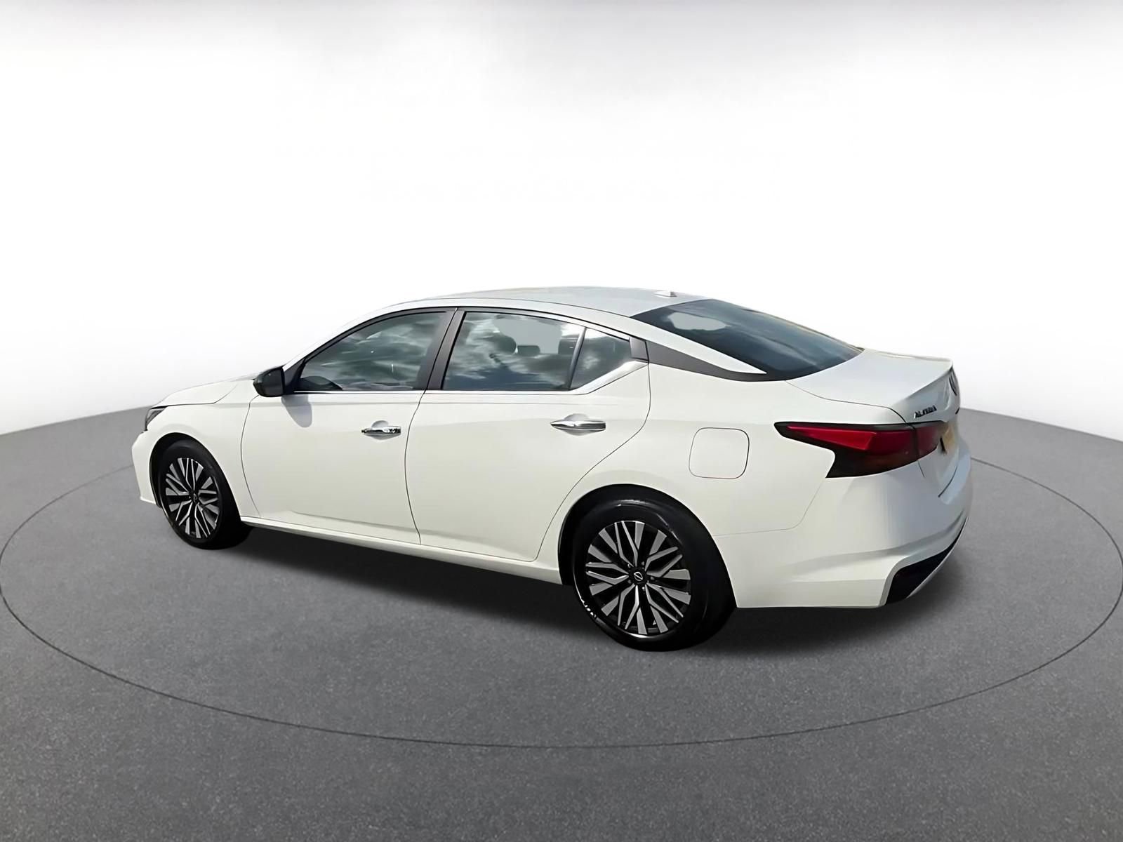 Thumbnail: 2025 Nissan Altima - 10