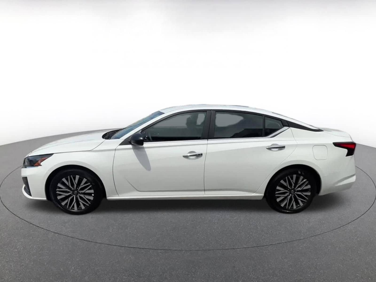 Thumbnail: 2025 Nissan Altima - 8