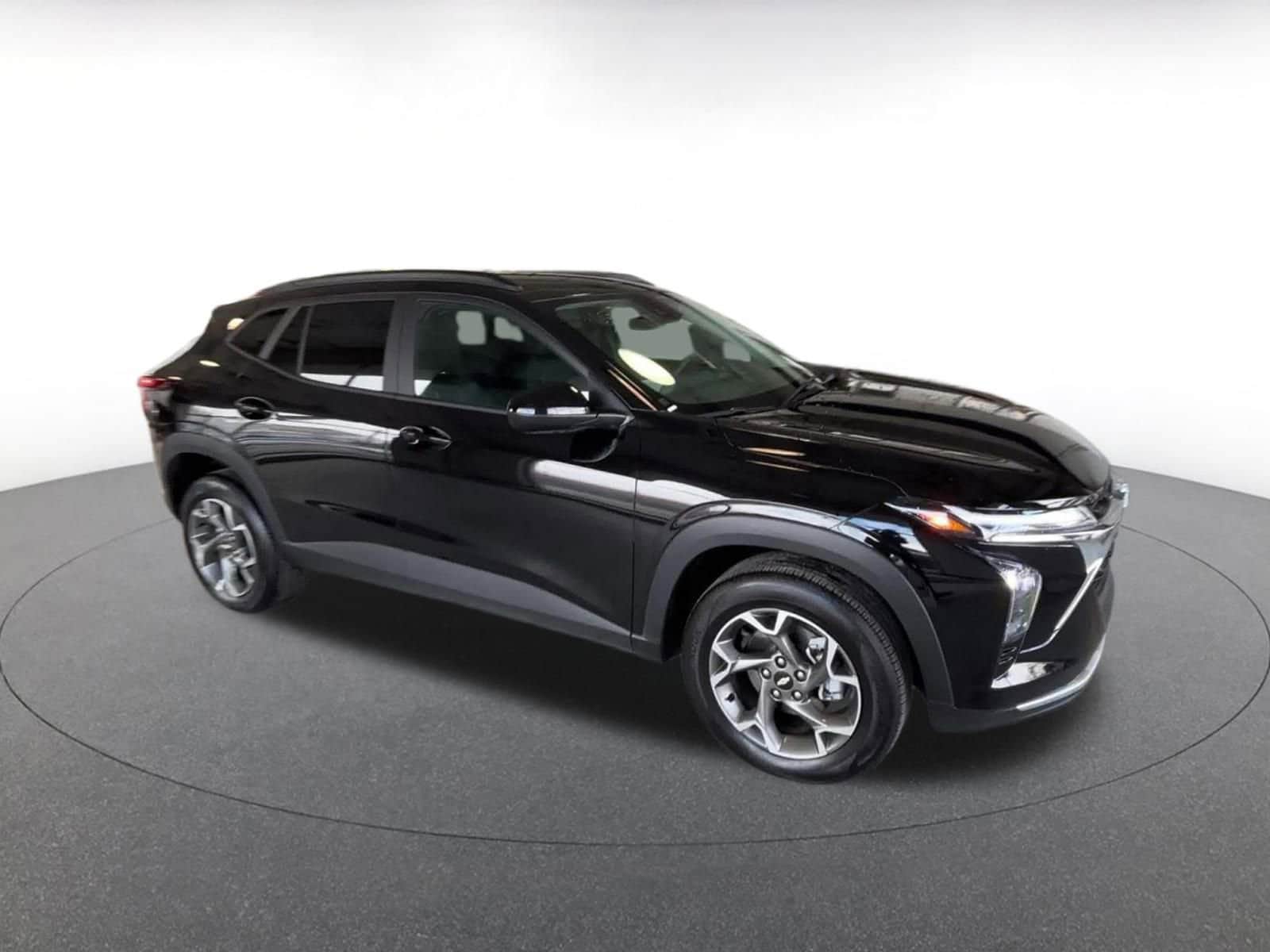 Thumbnail: 2025 Chevrolet Trax - 2