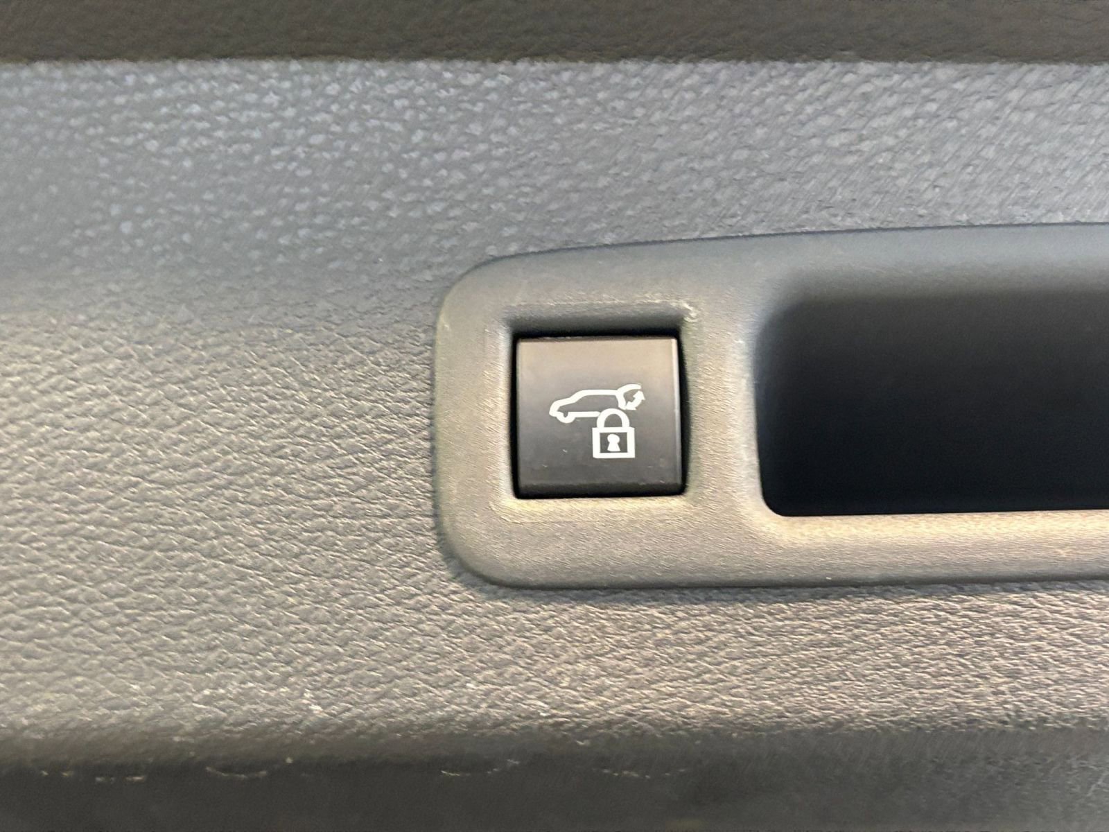 Thumbnail: 2025 Toyota Sienna - 25