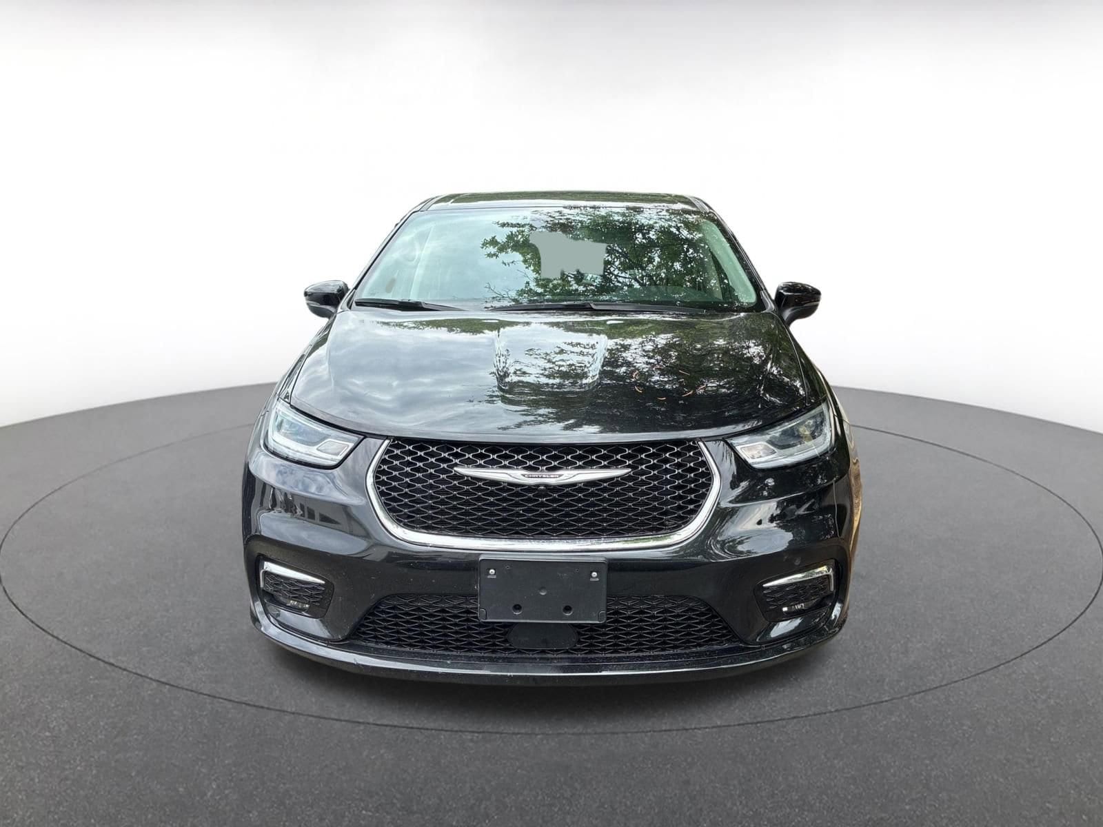 Thumbnail: 2023 Chrysler Pacifica - 3