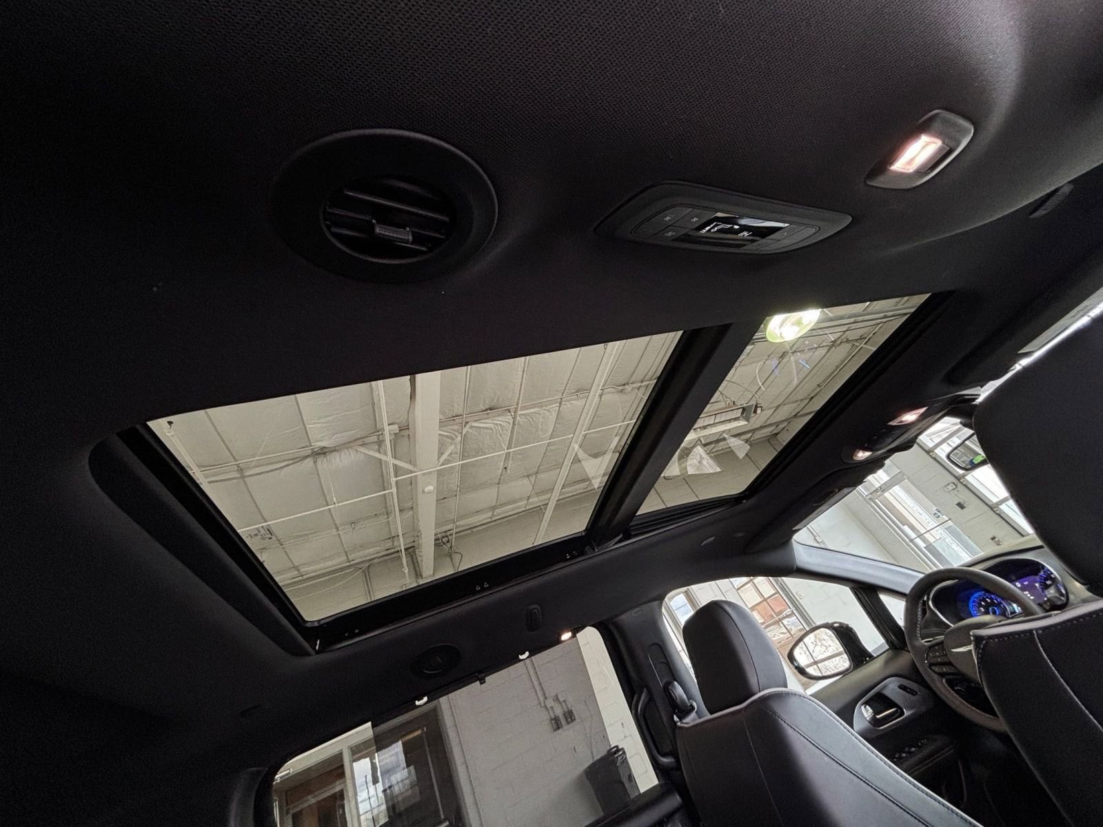 Thumbnail: 2025 Chrysler Pacifica - 25