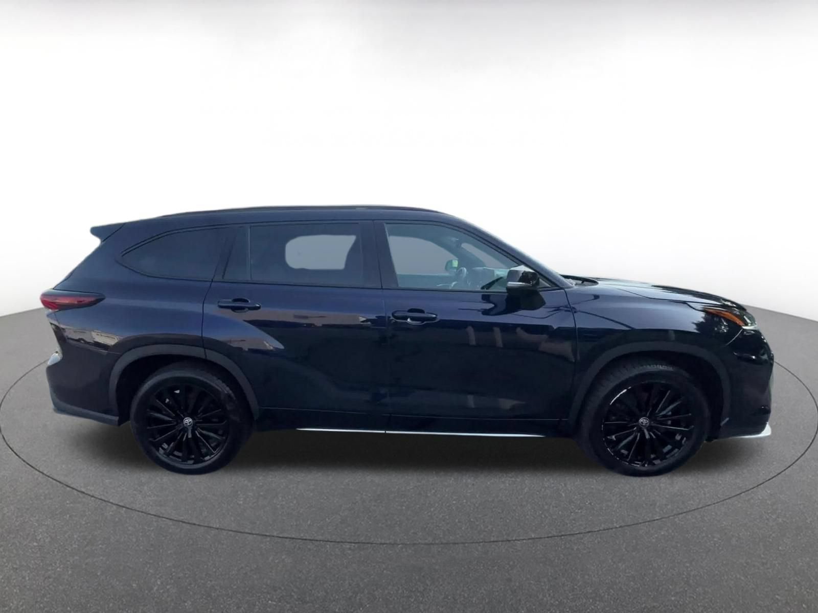 Thumbnail: 2025 Toyota Highlander - 15