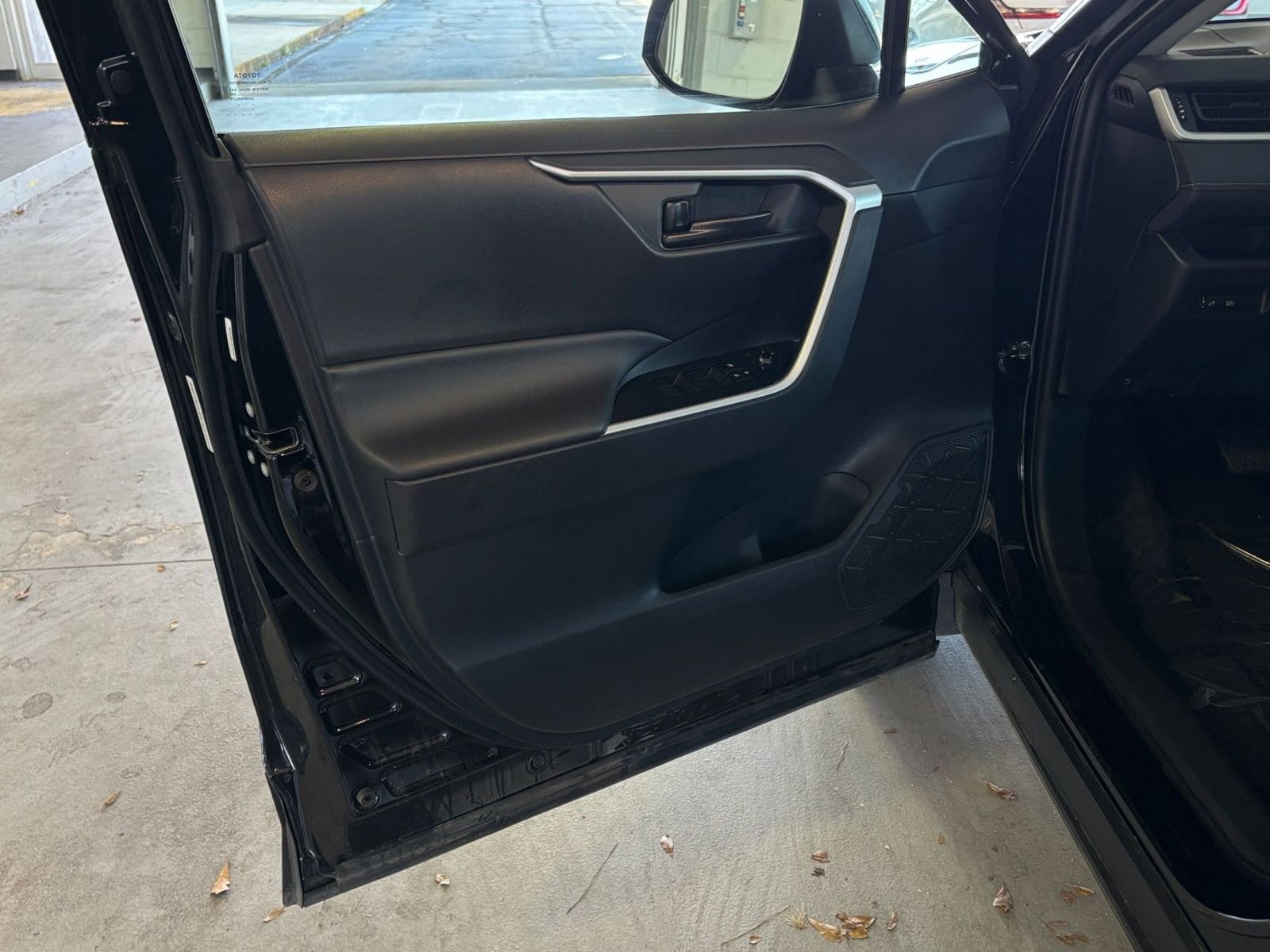 Thumbnail: 2025 Toyota RAV4 - 26