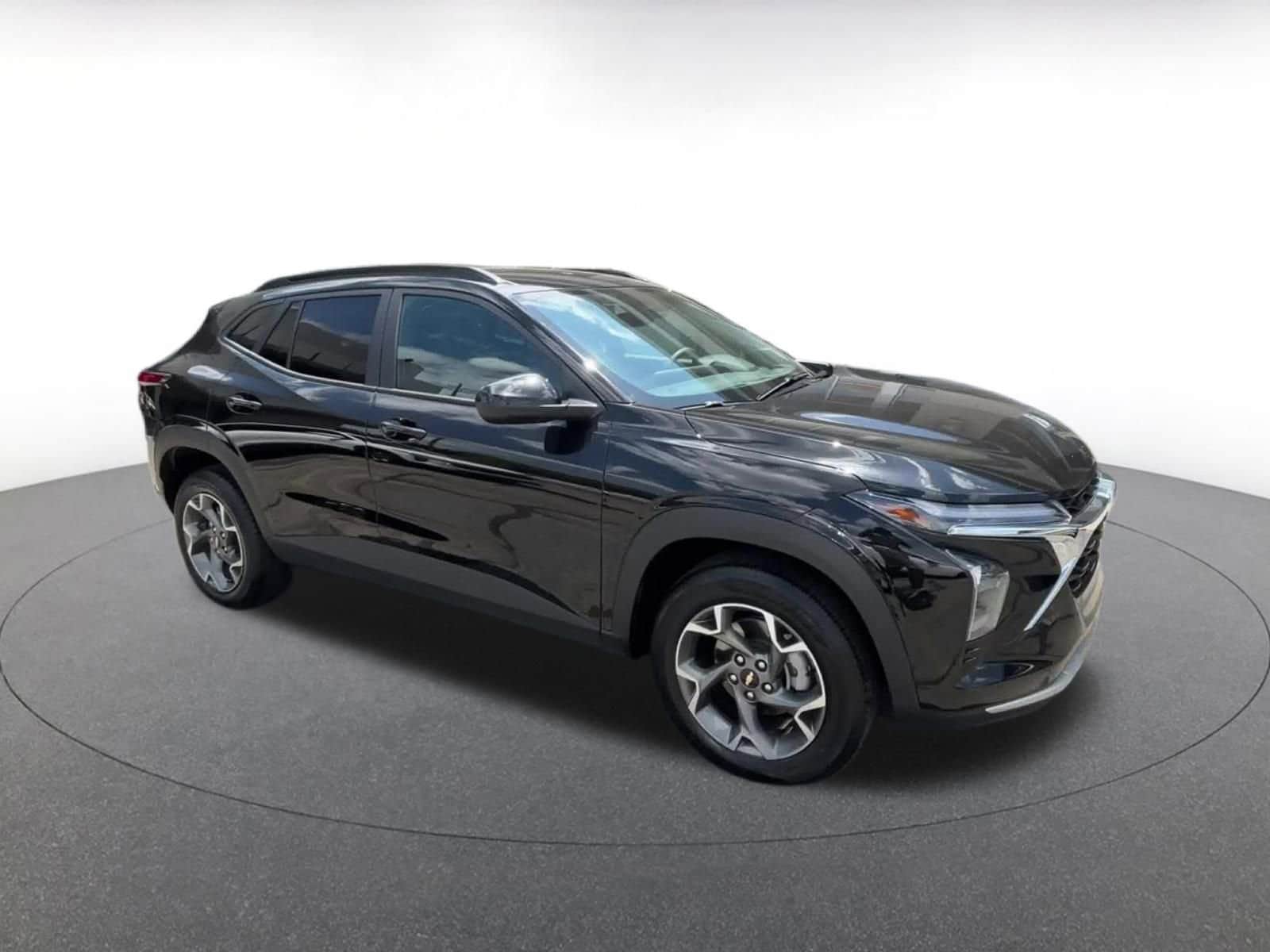 Thumbnail: 2025 Chevrolet Trax - 2