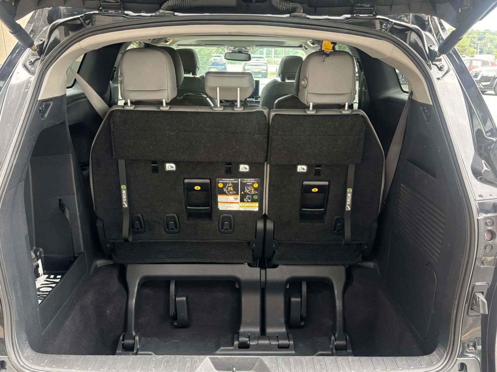 Thumbnail: 2025 Toyota Sienna - 33