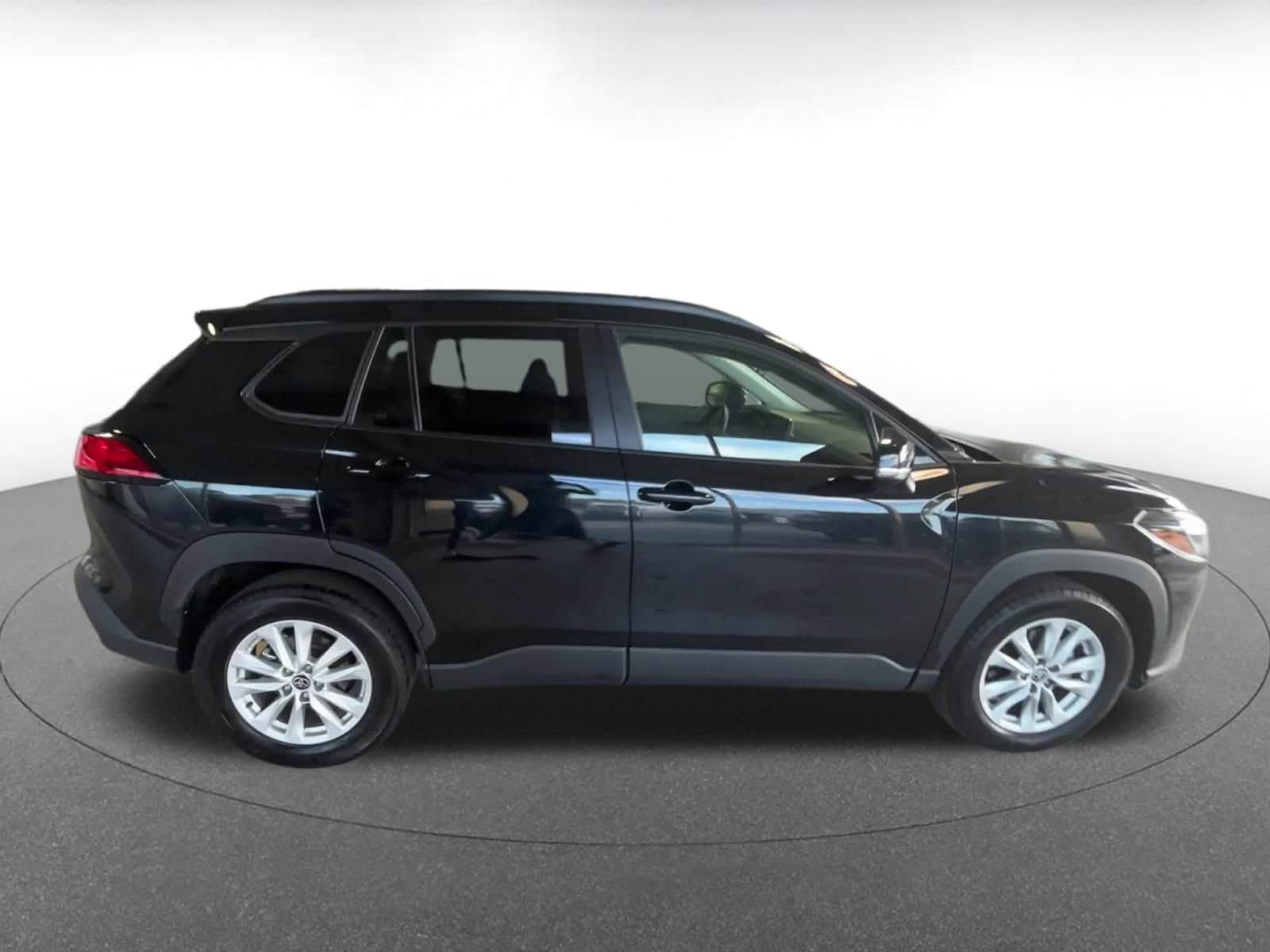 Thumbnail: 2025 Toyota Corolla Cross - 18