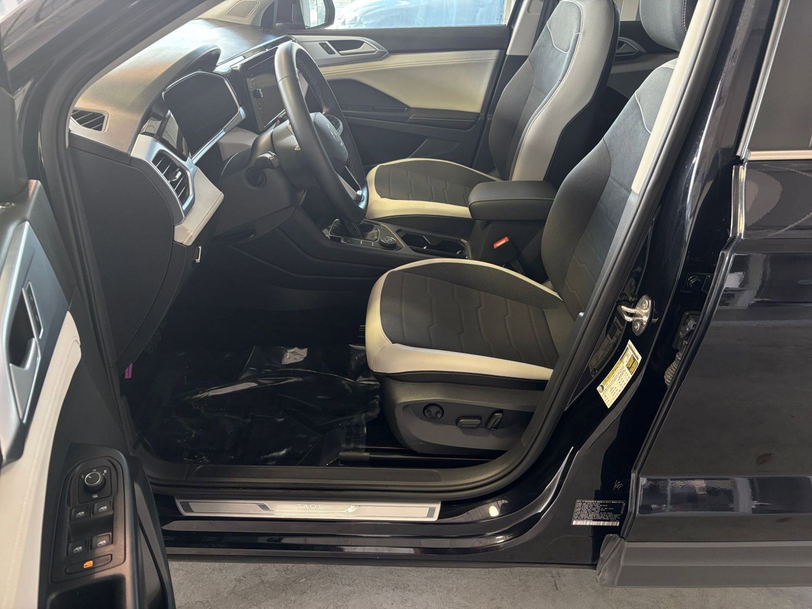 Thumbnail: 2025 Volkswagen Taos - 27